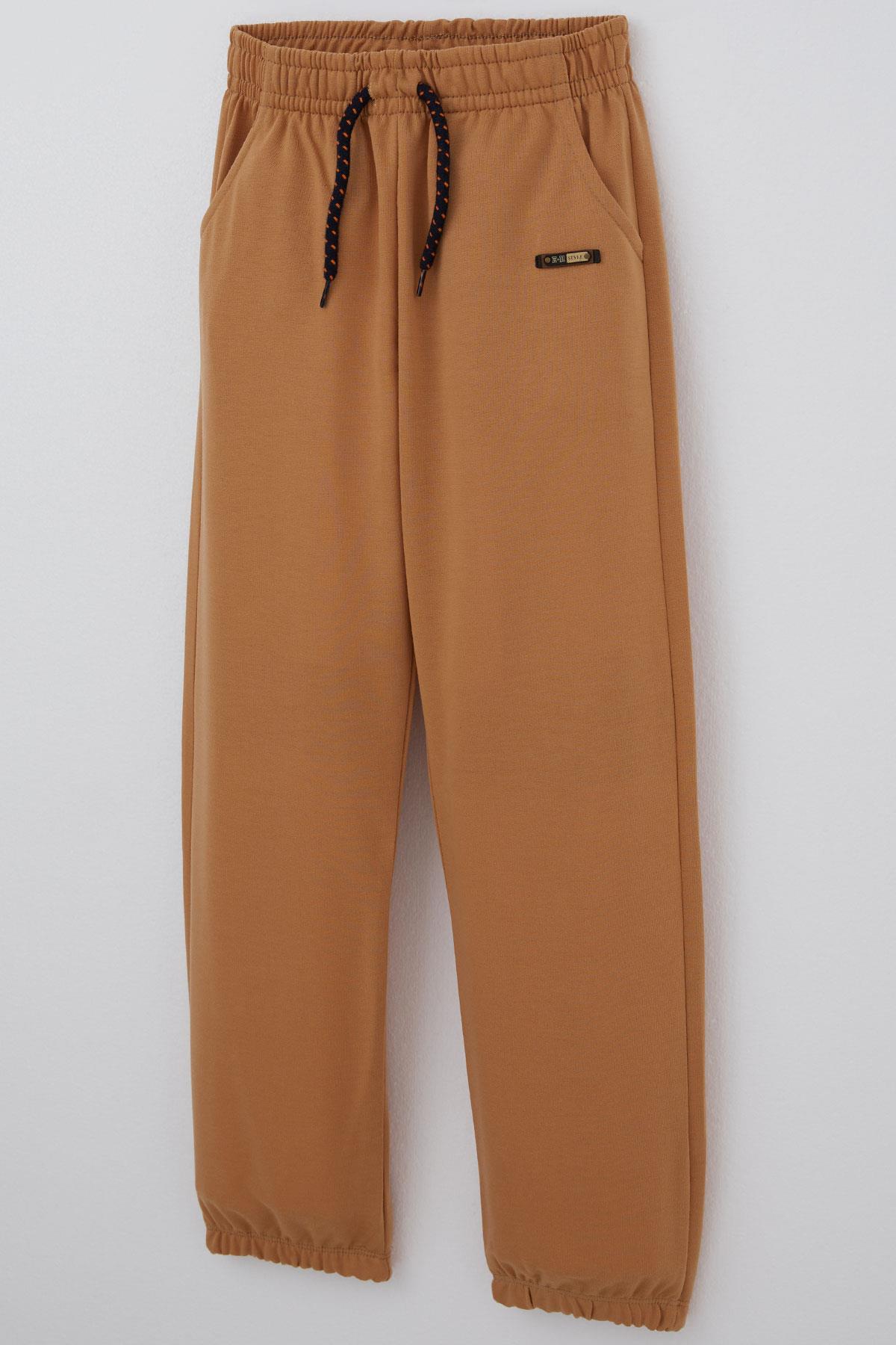 Breeze Erkek Çocuk Eşofman Altı Bağcık Aksesuarlı Arma Detaylı Açık Kahverengi (4-8 Yaş)