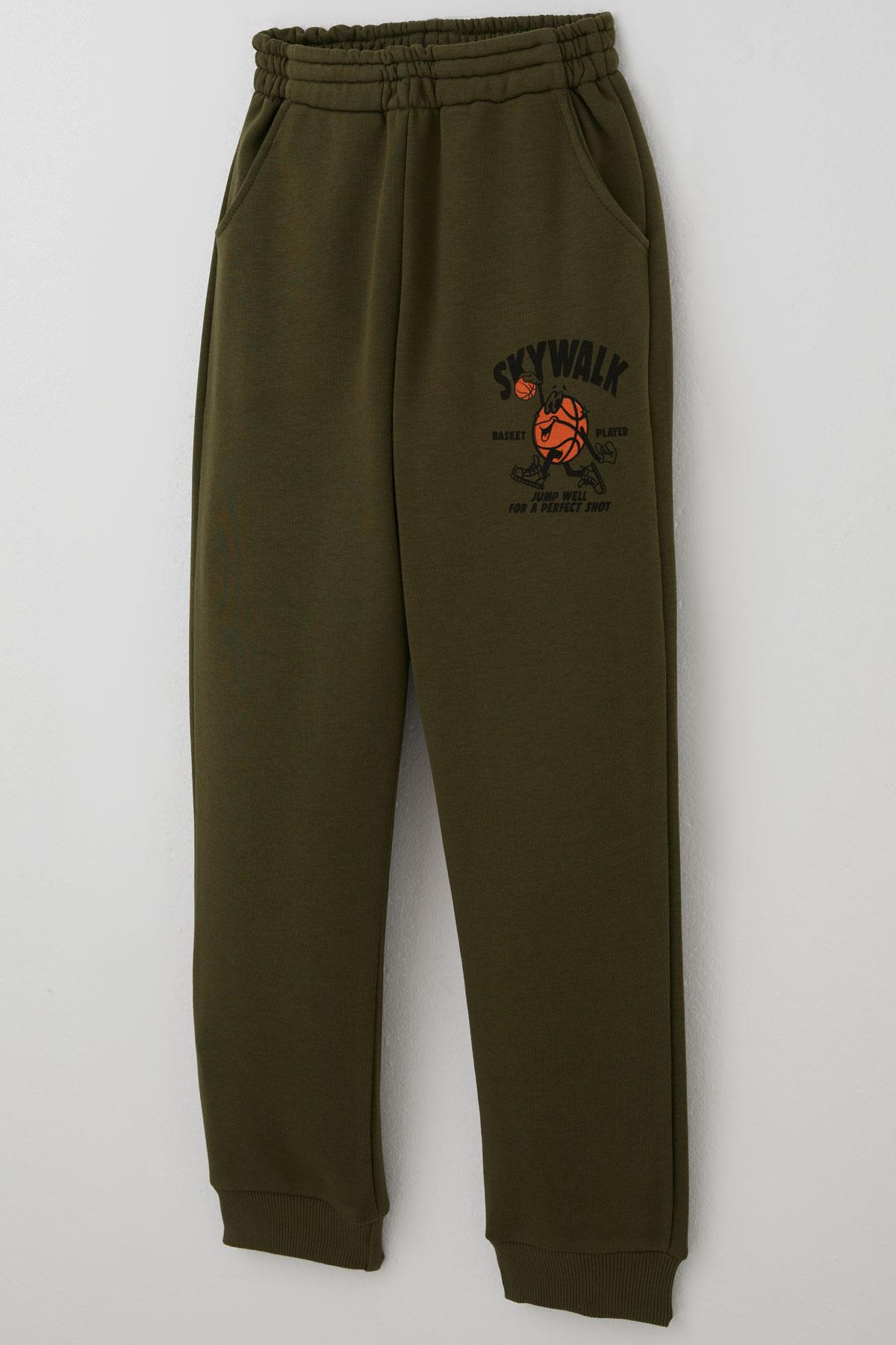 Breeze Erkek Çocuk Eşofman Takımı Basketbol Temalı Zıplayan Top Baskılı Sırt Kısmı Baskı Detaylı Haki Yeşil (4-8 Yaş)