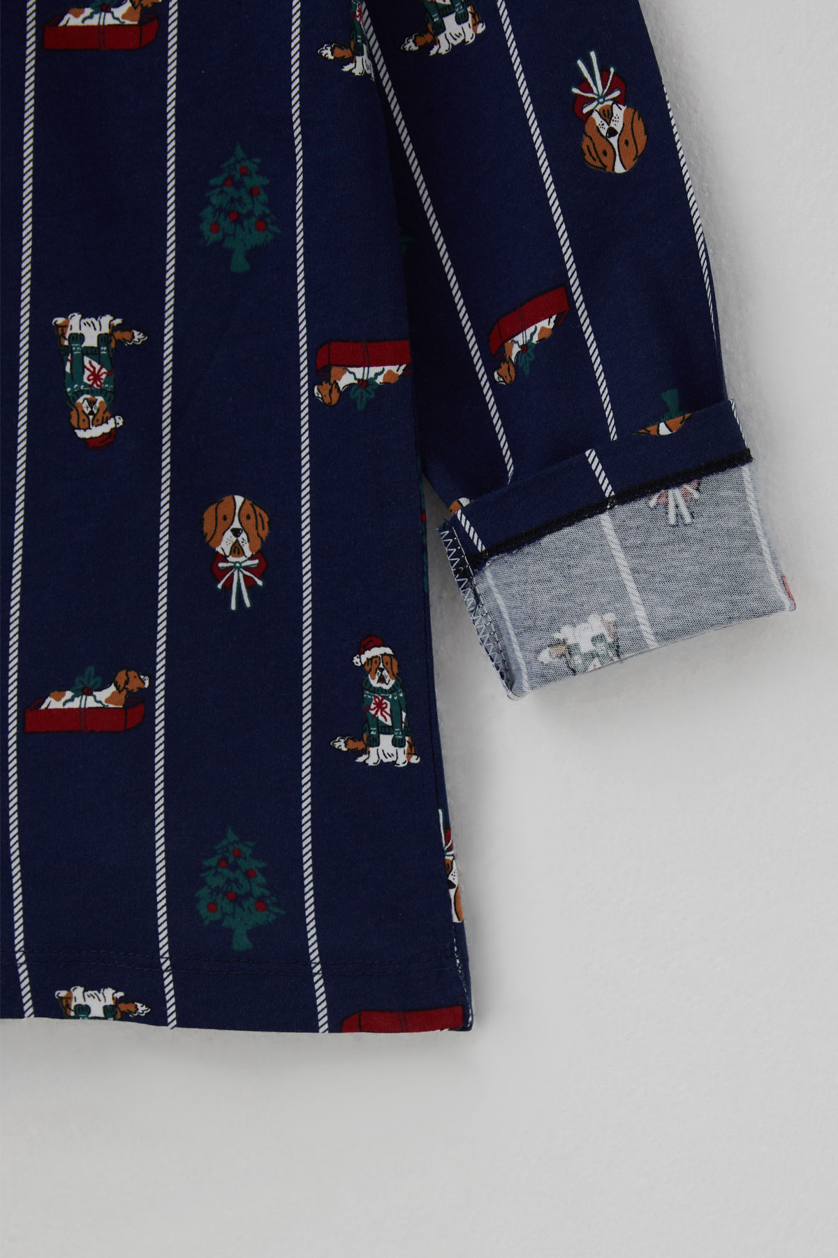 Breeze Erkek Çocuk Pijama Takımı Yılbaşı Temalı Sevimli Köpekçik Desenli Lacivert (4-8 Yaş)