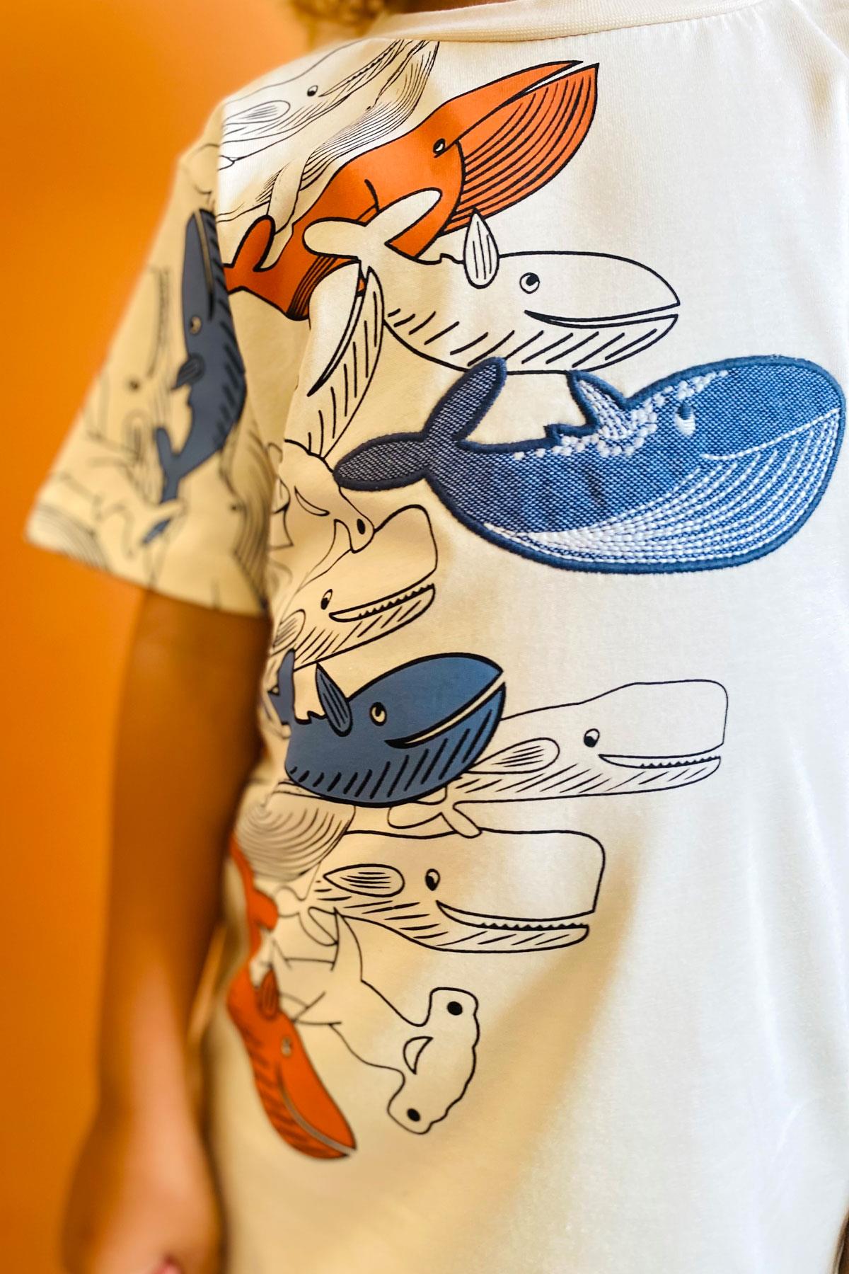 Breeze Erkek Çocuk Tişört Mavi Dünyanın Kahramanları Balinalar Krem (5-9 Yaş)