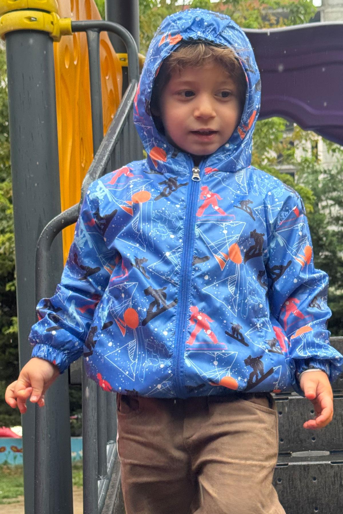 Breeze Erkek Çocuk Yağmurluk Kış Sporu Temalı Kayakçı Desenli Saks Mavisi (1-5 Yaş)