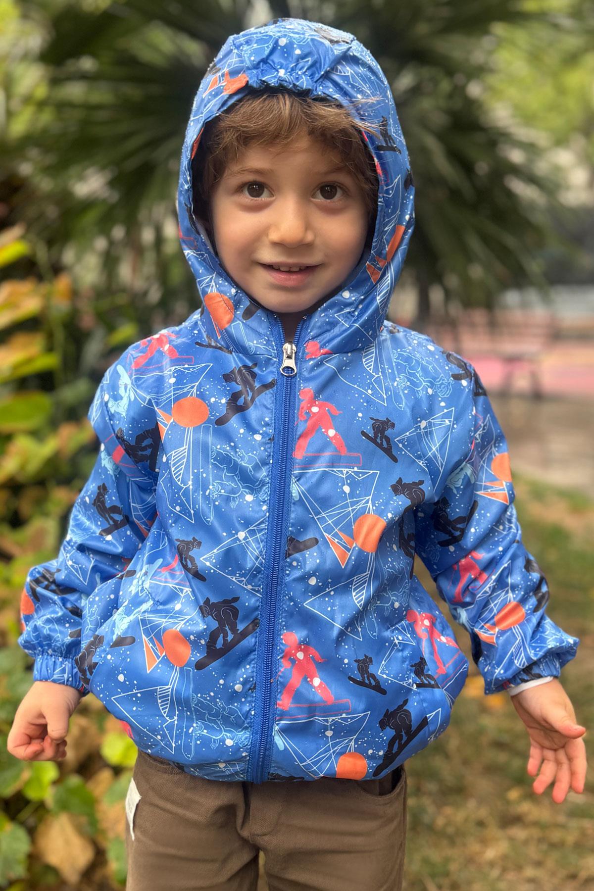 Breeze Erkek Çocuk Yağmurluk Kış Sporu Temalı Kayakçı Desenli Saks Mavisi (1-5 Yaş)