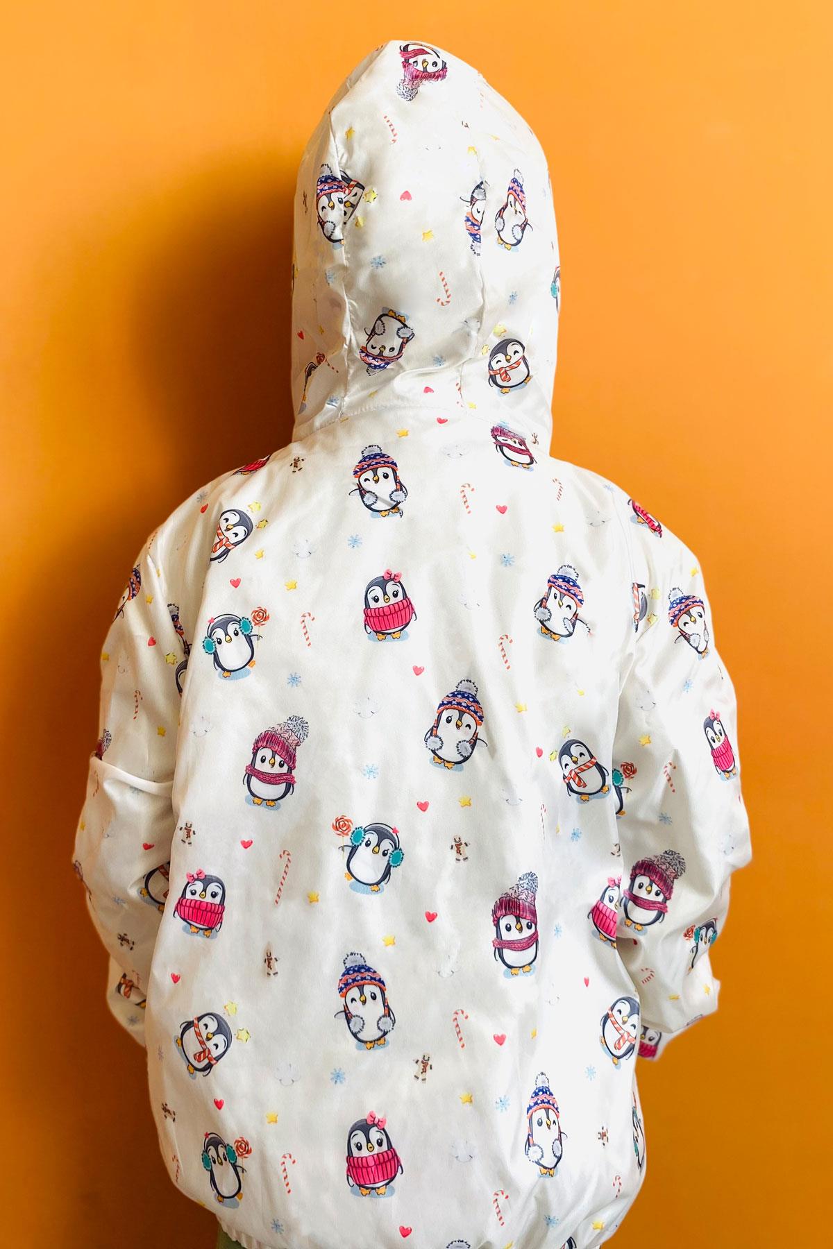 Breeze Erkek Çocuk Yağmurluk Sevimli Penguen Desenli Yılbaşı Temalı Ekru (1-6 Yaş)