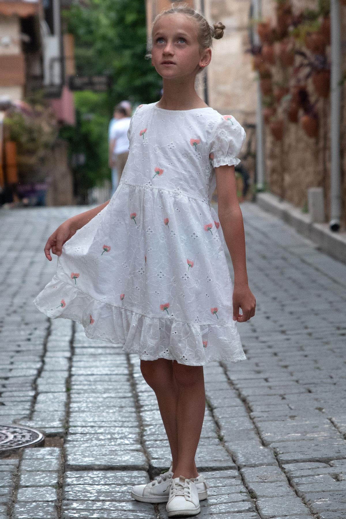 Breeze Kız Çocuk Elbise Çiçek Nakışlı Arka Kısmı Fermuarlı Beyaz (6-12 Yaş)