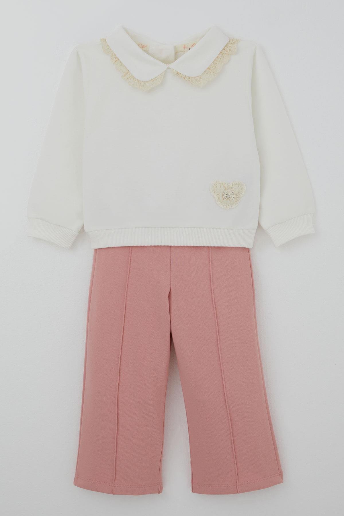Breeze Kız Çocuk Eşofman Takımı Yaka Kısmı Güpür Detaylı Kalp Arma Detaylı Ekru (1.5-5 Yaş)