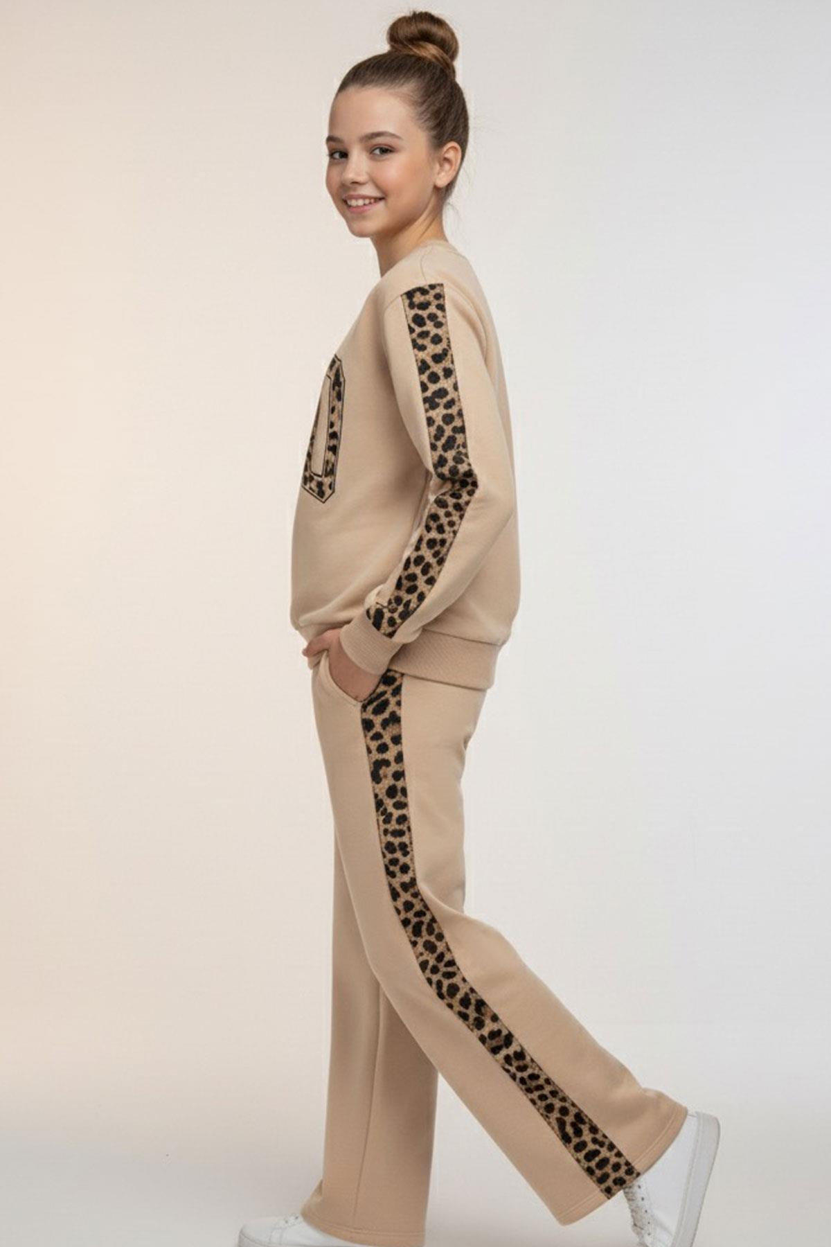 Breeze Kız Çocuk Eşofman Takımı Yazı Nakışlı Kenarları Leopar Desenli Bej (8-14 Yaş)