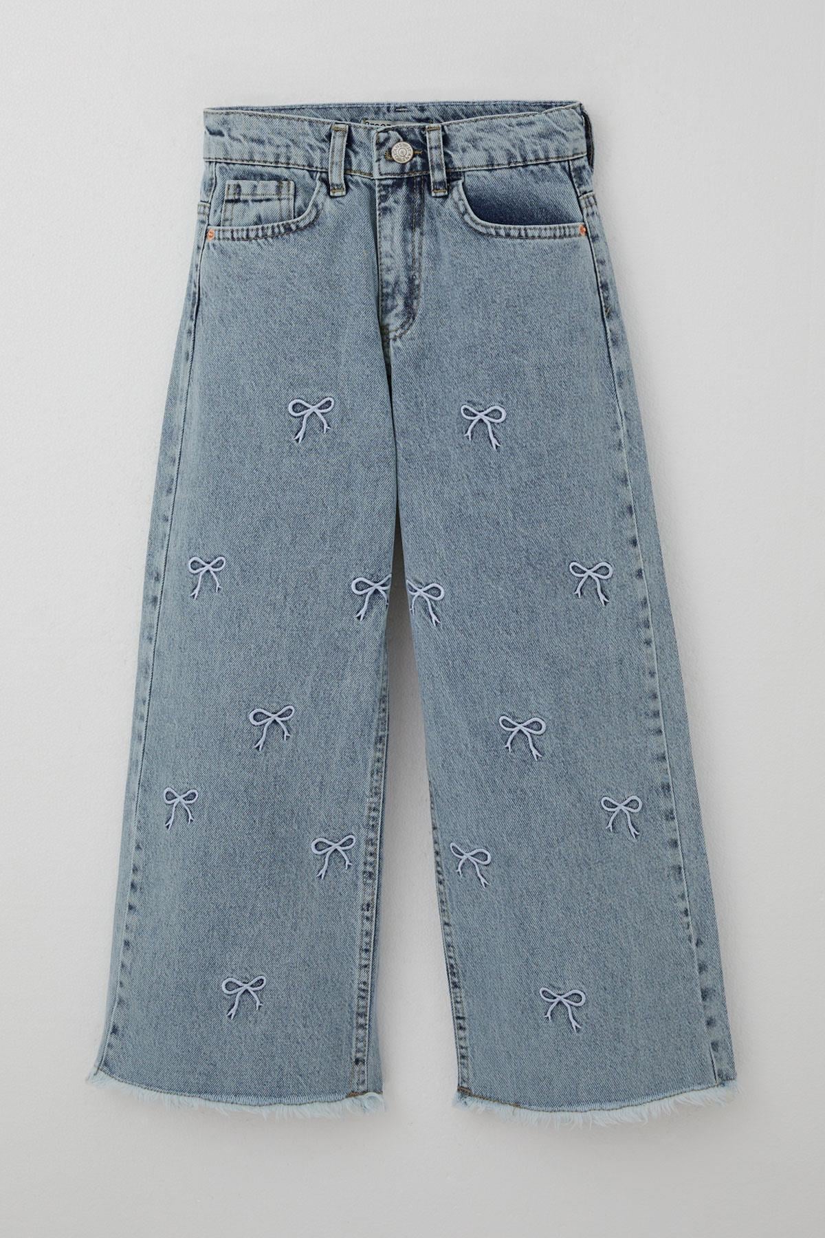 Breeze Kız Çocuk Jean Pantolon Fiyonk Nakışlı Paça Kısmı Püskül Detaylı Açık Mavi (9-10 Yaş)