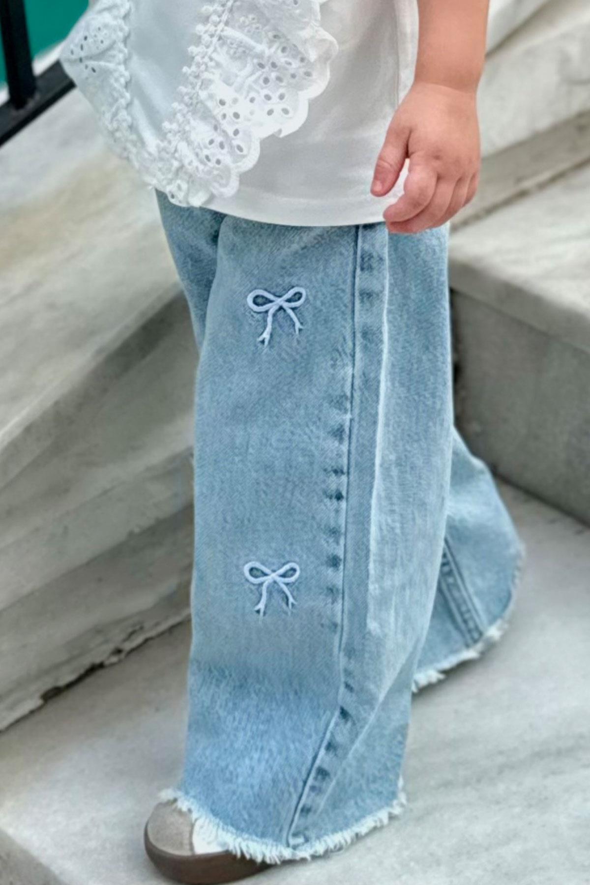 Breeze Kız Çocuk Jean Pantolon Fiyonk Nakışlı Paça Kısmı Püskül Detaylı Açık Mavi (3-7 Yaş)