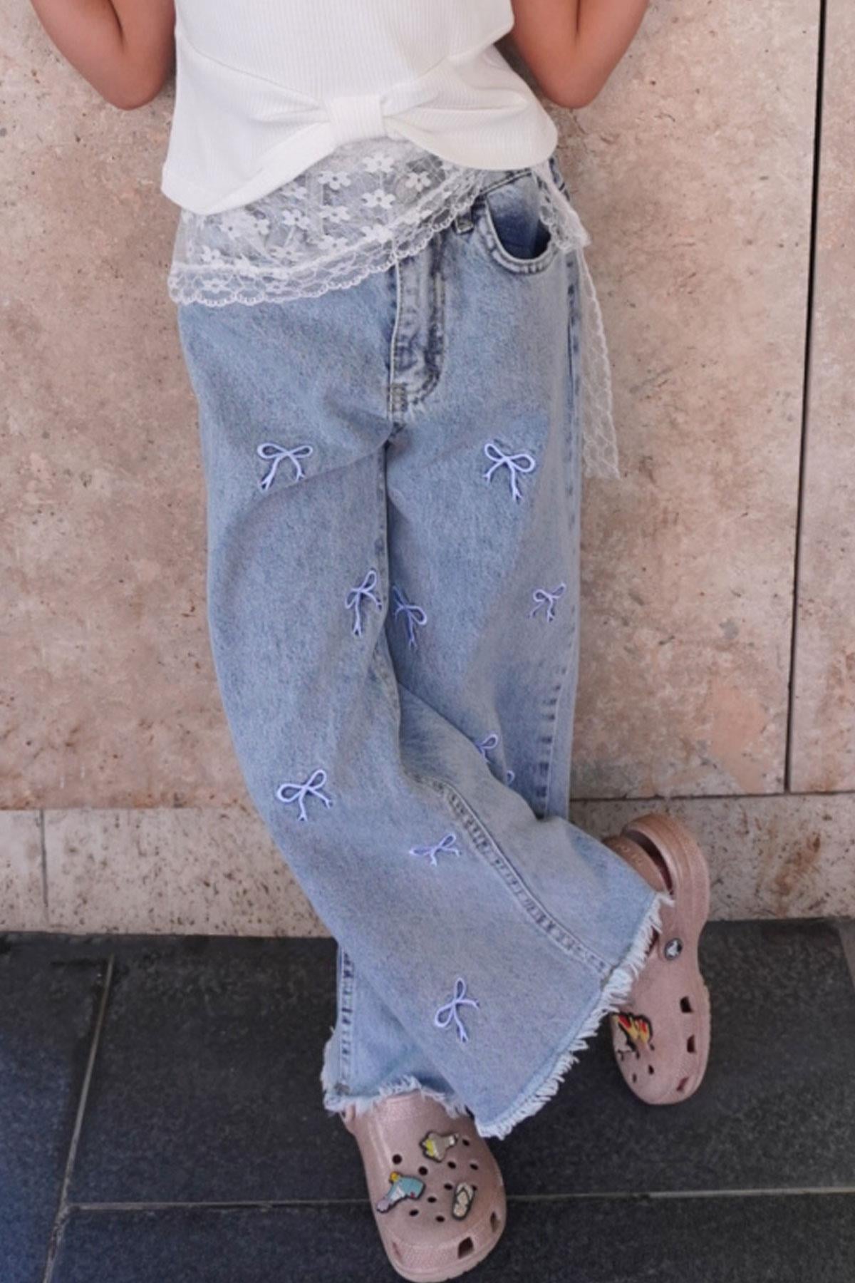 Breeze Kız Çocuk Jean Pantolon Fiyonk Nakışlı Paça Kısmı Püskül Detaylı Açık Mavi (9-10 Yaş)