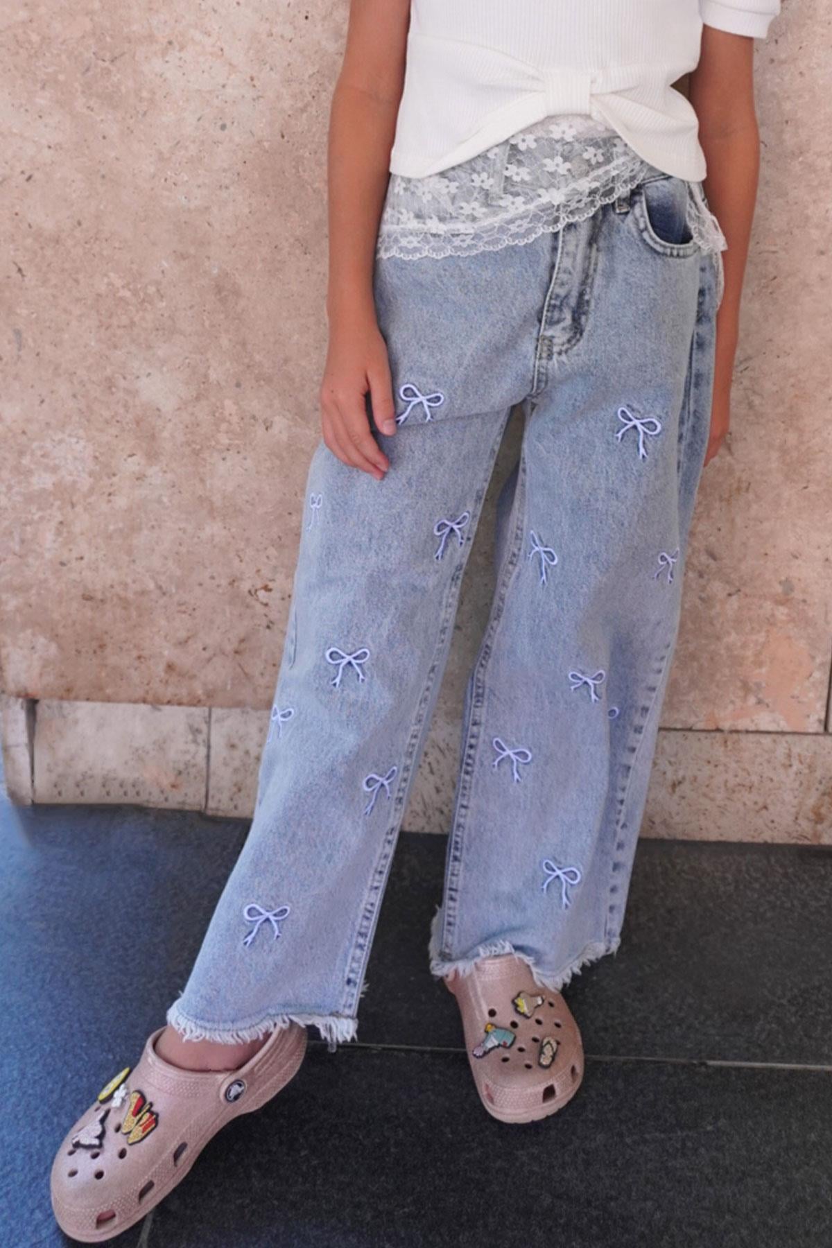 Breeze Kız Çocuk Jean Pantolon Fiyonk Nakışlı Paça Kısmı Püskül Detaylı Açık Mavi (9-10 Yaş)