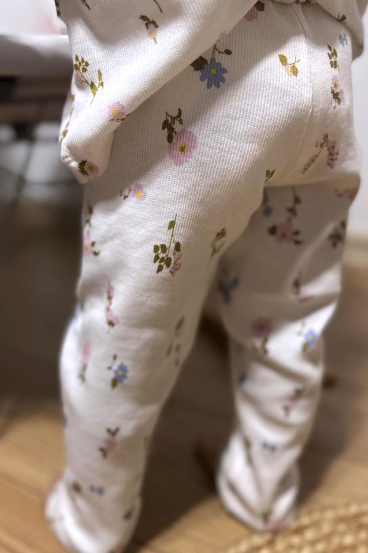 Breeze Kız Çocuk Taytlı Takım Renkli Çiçek Desenli Omuzu Fırfırlı Beyaz (2-6 Yaş)