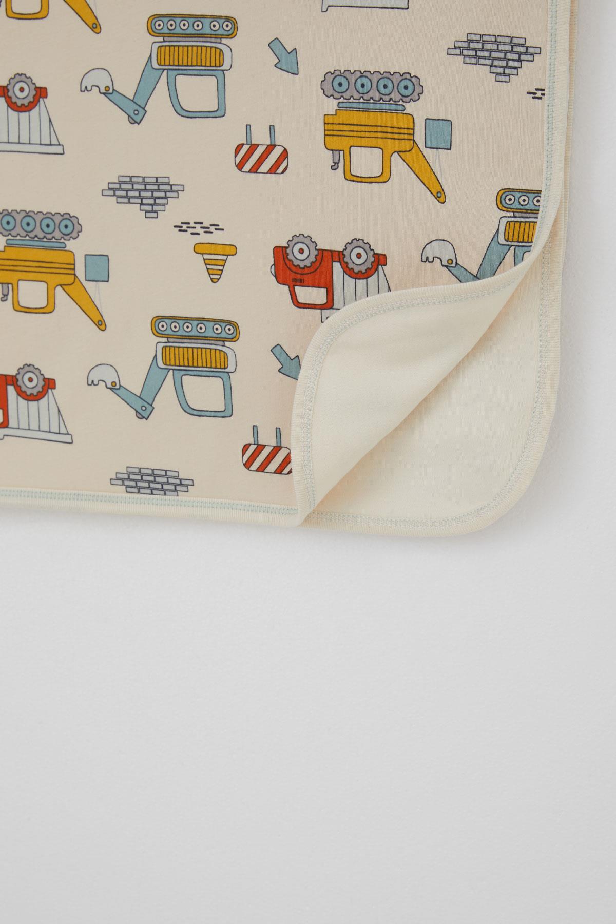 Breeze  Yenidoğan Bebek Battaniyesi İş Makinesi Desenli Bej (76 x 88 cm)