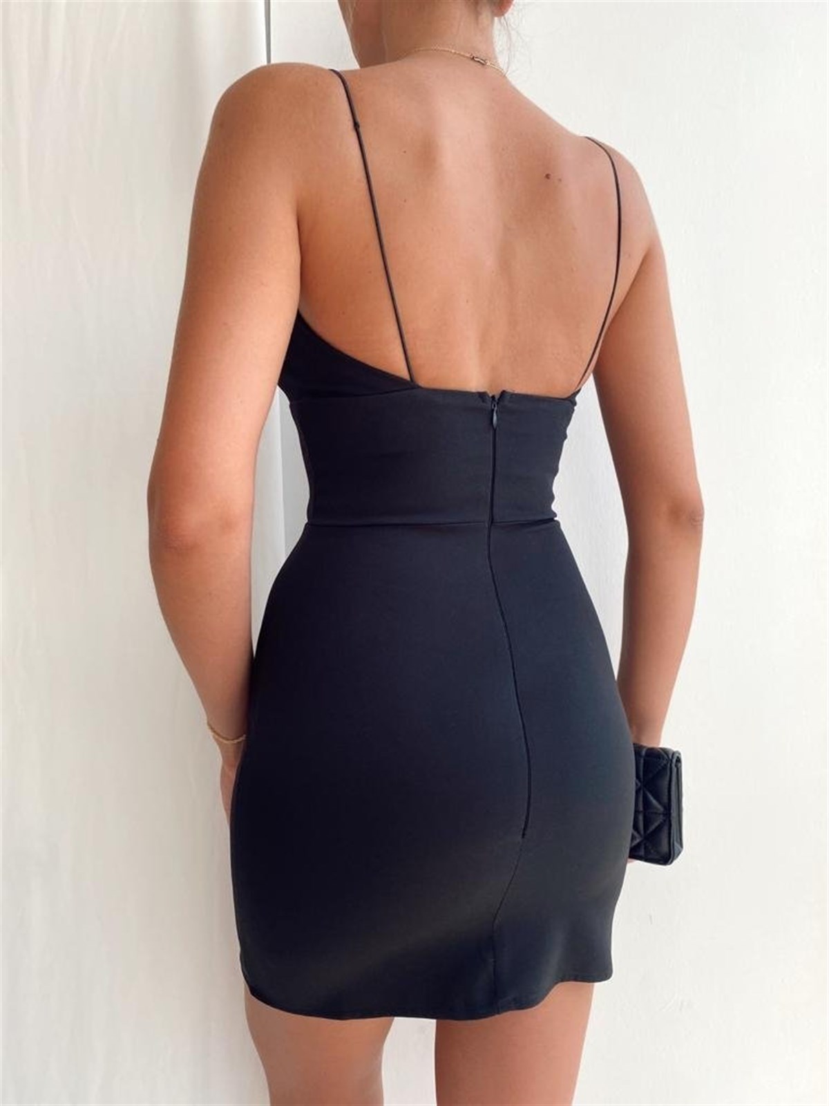 Askılı Yırtmaç Detay Mini Elbise - SİYAH