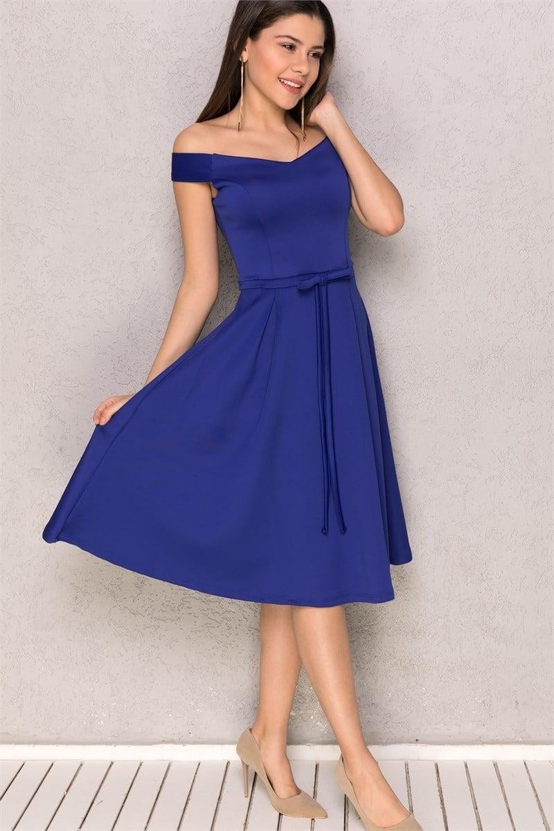 Beli Kurdele Detaylı Dökümlü Geniş Yaka Elbise - SAKS MAVİ