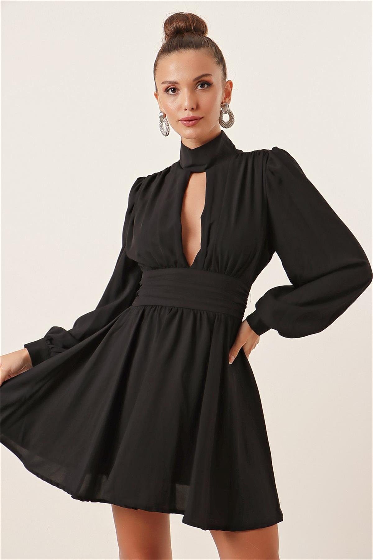 Boğazlı Derin V Yaka Düğmeli Kol Belden Oturtmalı Eteği Volanlı Kadın Mini Elbise - SİYAH
