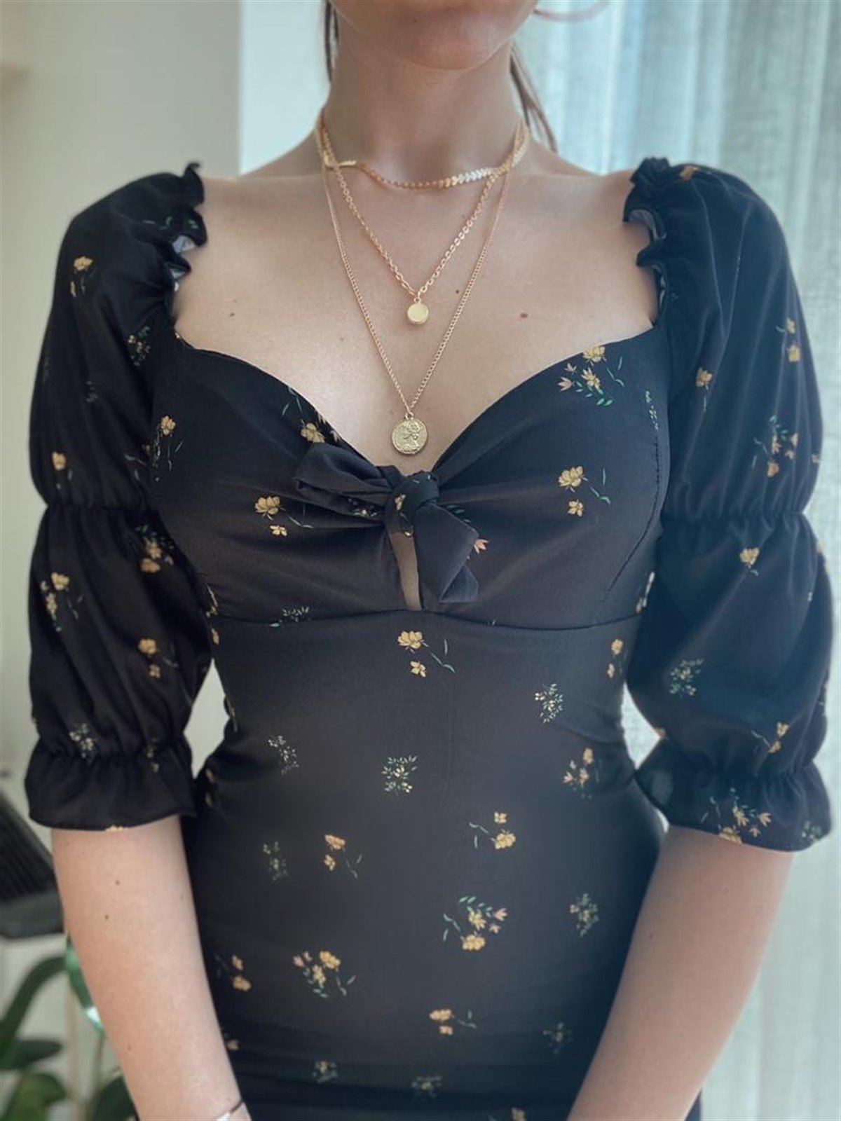 Çiçek Detay Önü Bağlamalı Midi Elbise - SİYAH