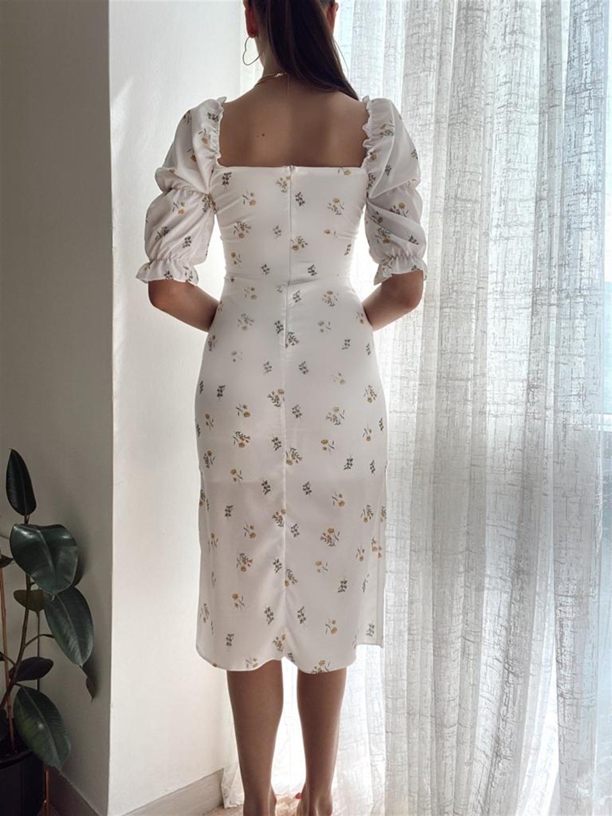 Çiçek Detay Önü Bağlamalı Midi Elbise - BEYAZ