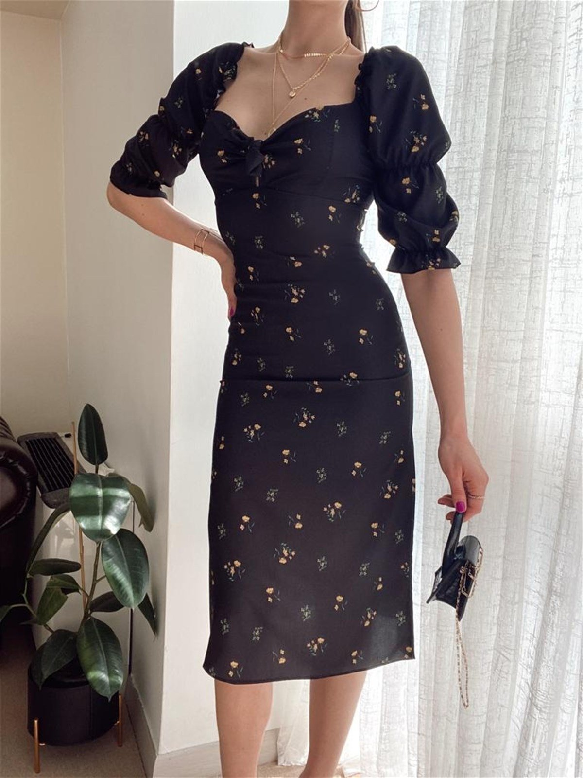 Çiçek Detay Önü Bağlamalı Midi Elbise - SİYAH