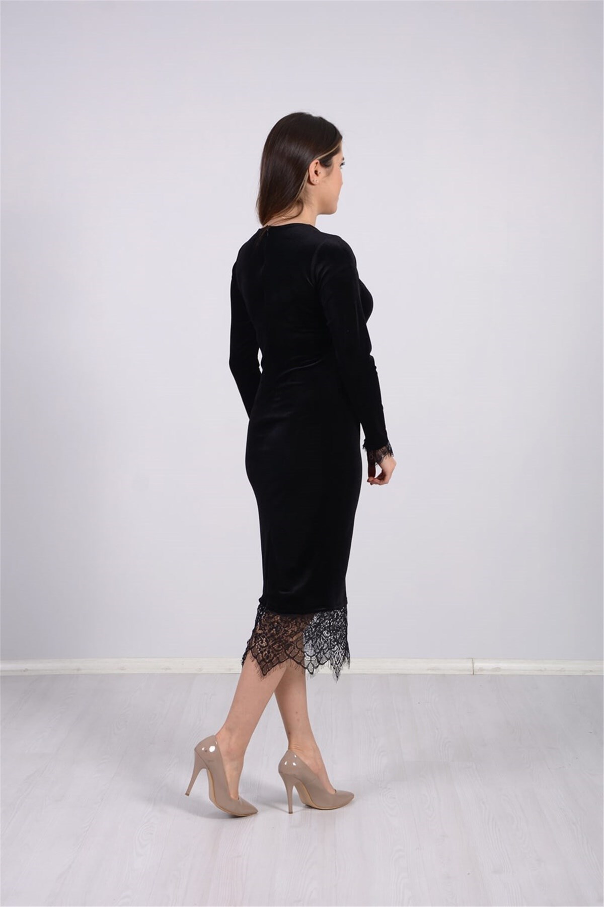 DANTEL DETAY KADİFE KALEM ELBİSE- SİYAH