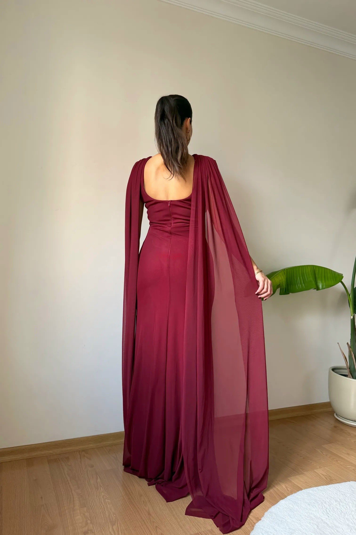 Degaje Yaka Şifon Pelerinli Maxi Abiye Elbise - Bordo