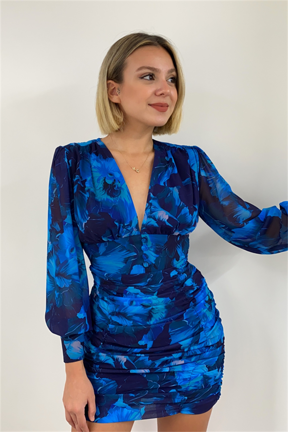 Derin V yaka Desenli Uzunkol Drapeli Mini Kadın Elbise - MAVİ