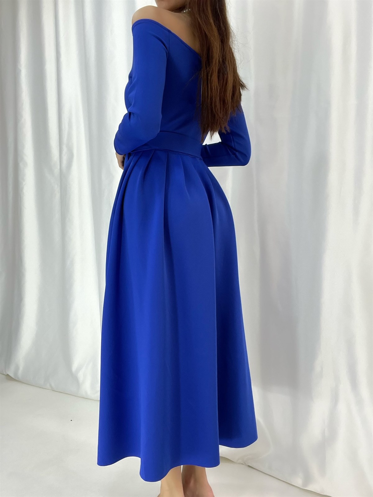 Derin V Yaka Kemerli Midi Kadın Elbise - SAKS MAVİ