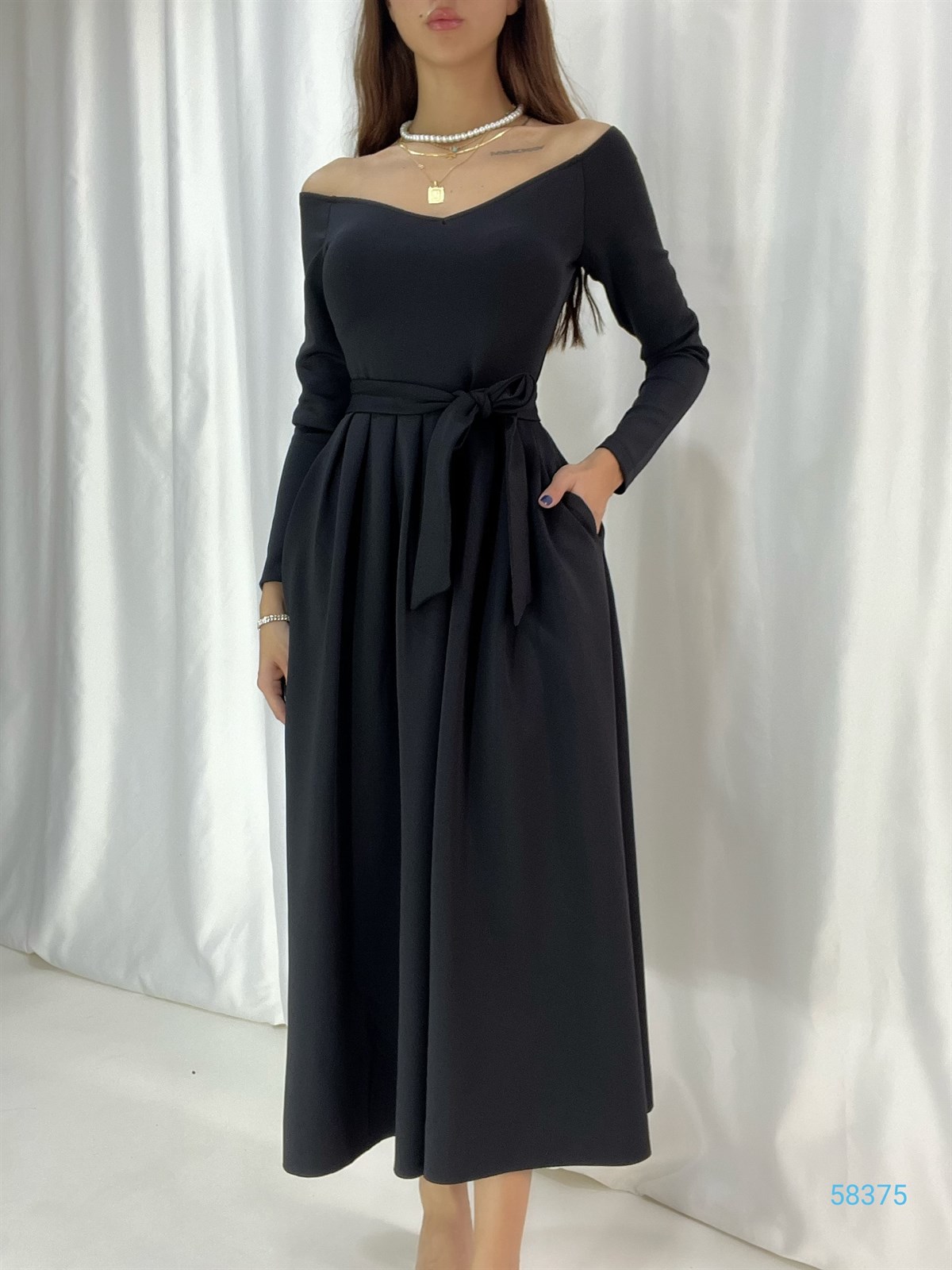 Derin V Yaka Kemerli Midi Kadın Elbise - SİYAH