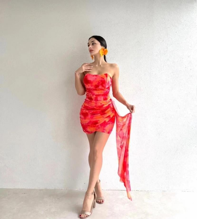 Drapeli Yandan Kuyruklu Mini Straples Şifon Elbise - KIRMIZI