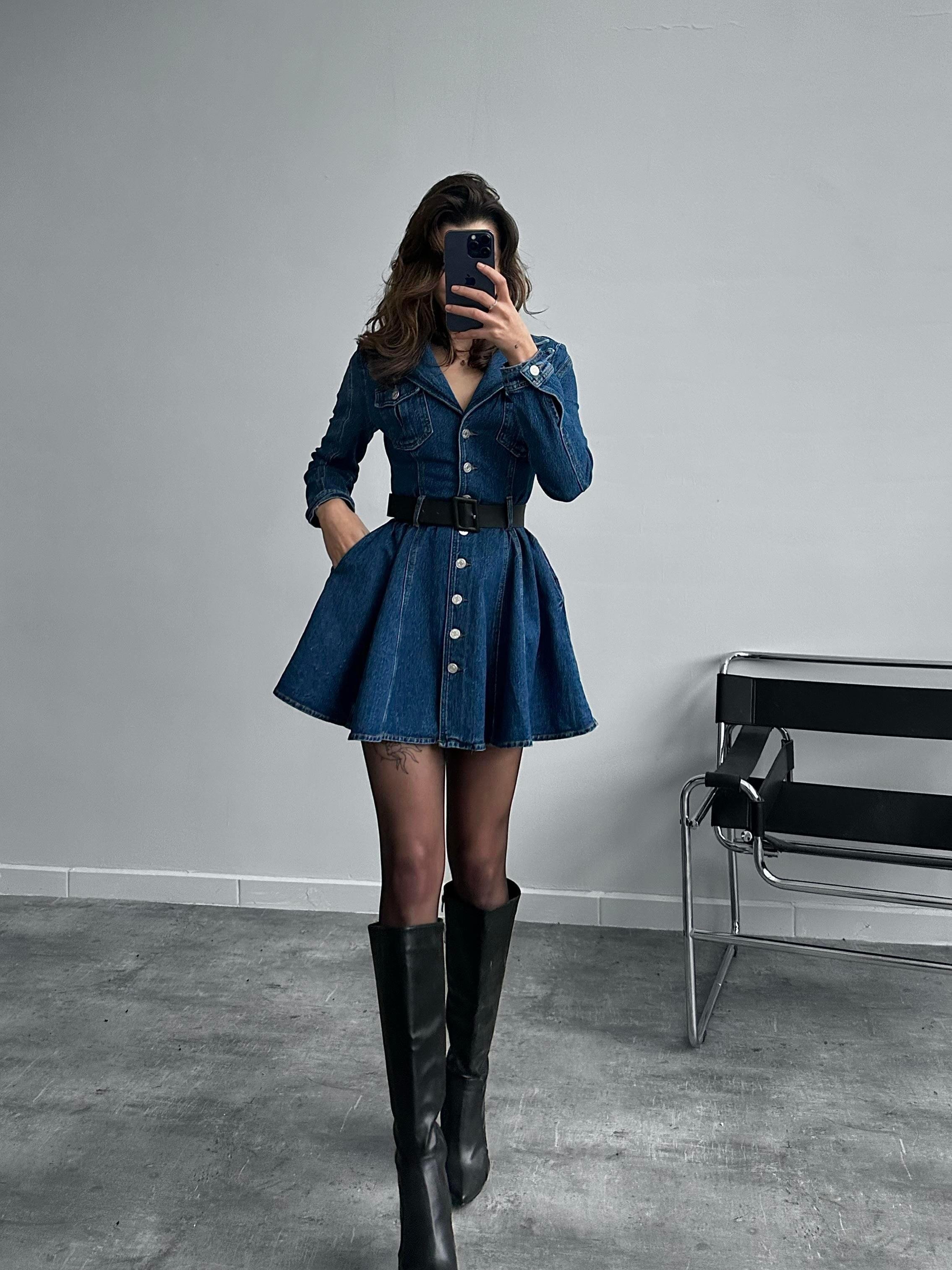 Düğme Detaylı Cepli Kemerli Mini Kot Elbise