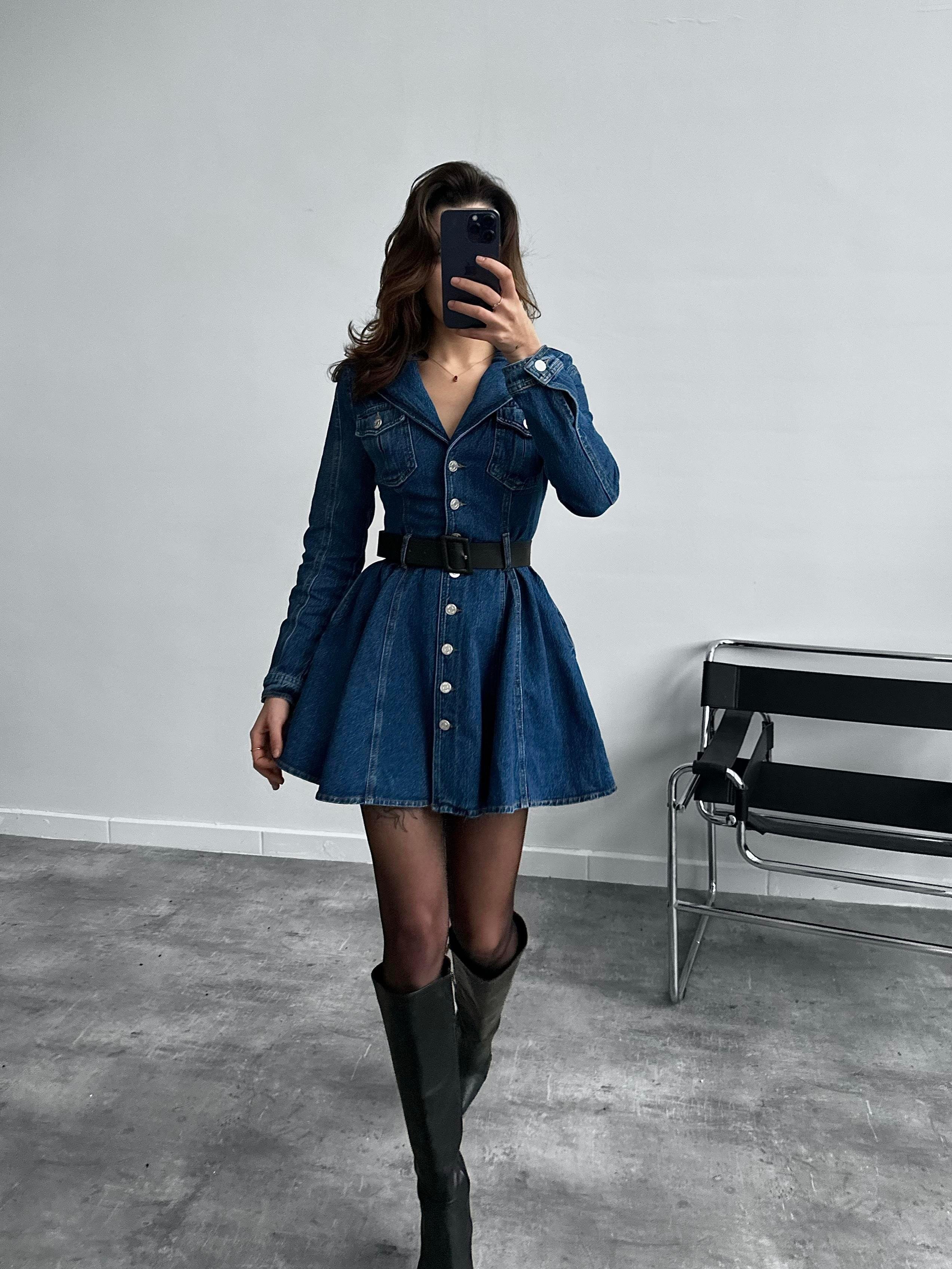 Düğme Detaylı Cepli Kemerli Mini Kot Elbise