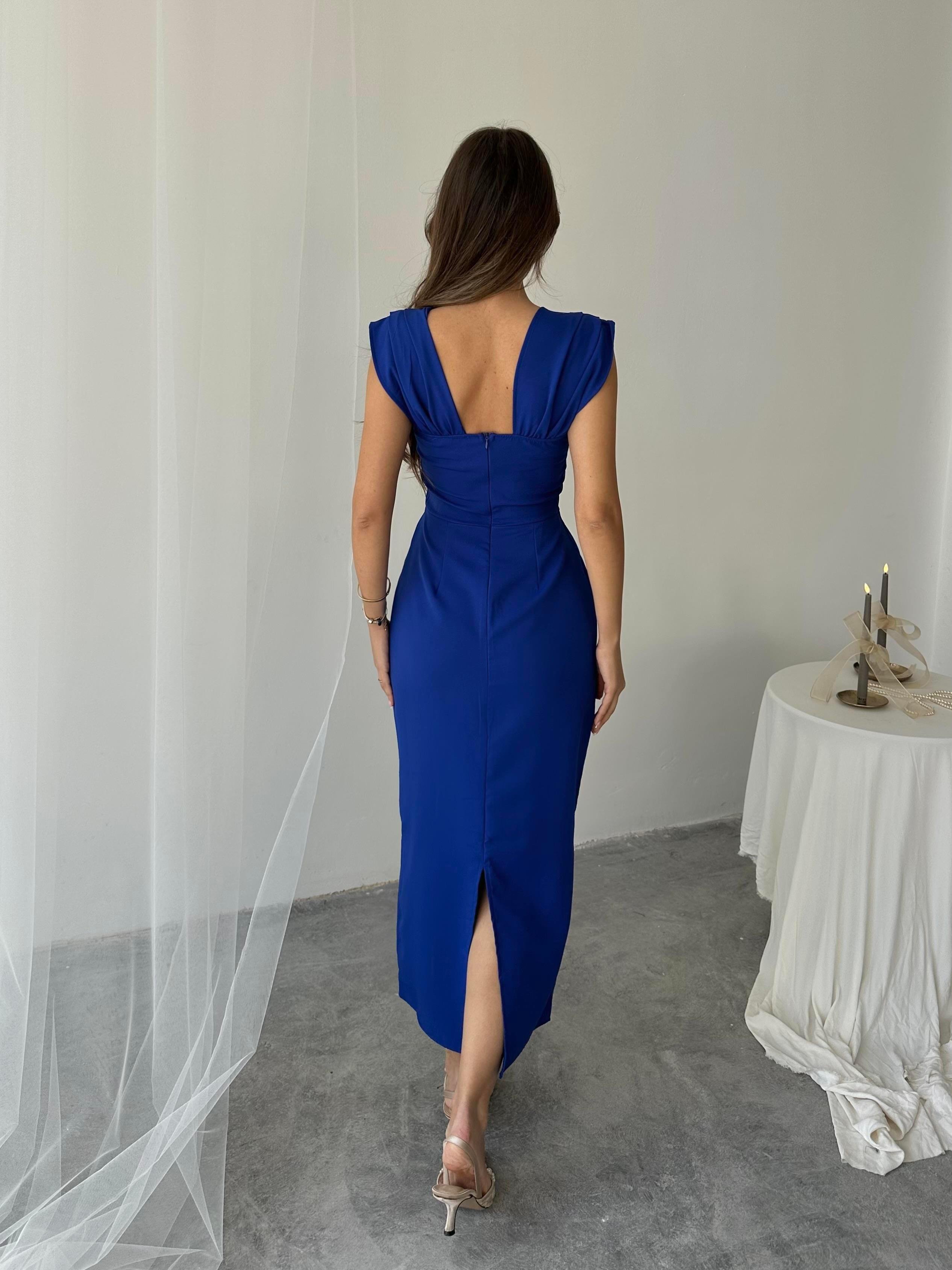 Düşük Omuzlu Taş Detaylı Yırtmaçlı Maxi Boy Kalem Elbise - SAKS MAVİ