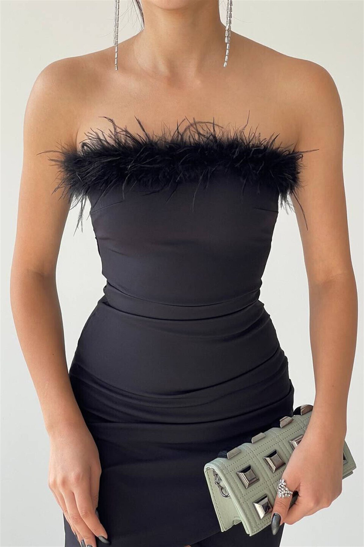 Eteği Kruvaze Tüy Detaylı Straplez Otriş Kadın Elbise - SİYAH