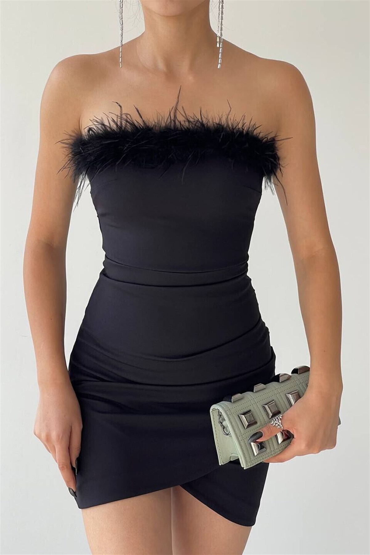 Eteği Kruvaze Tüy Detaylı Straplez Otriş Kadın Elbise - SİYAH