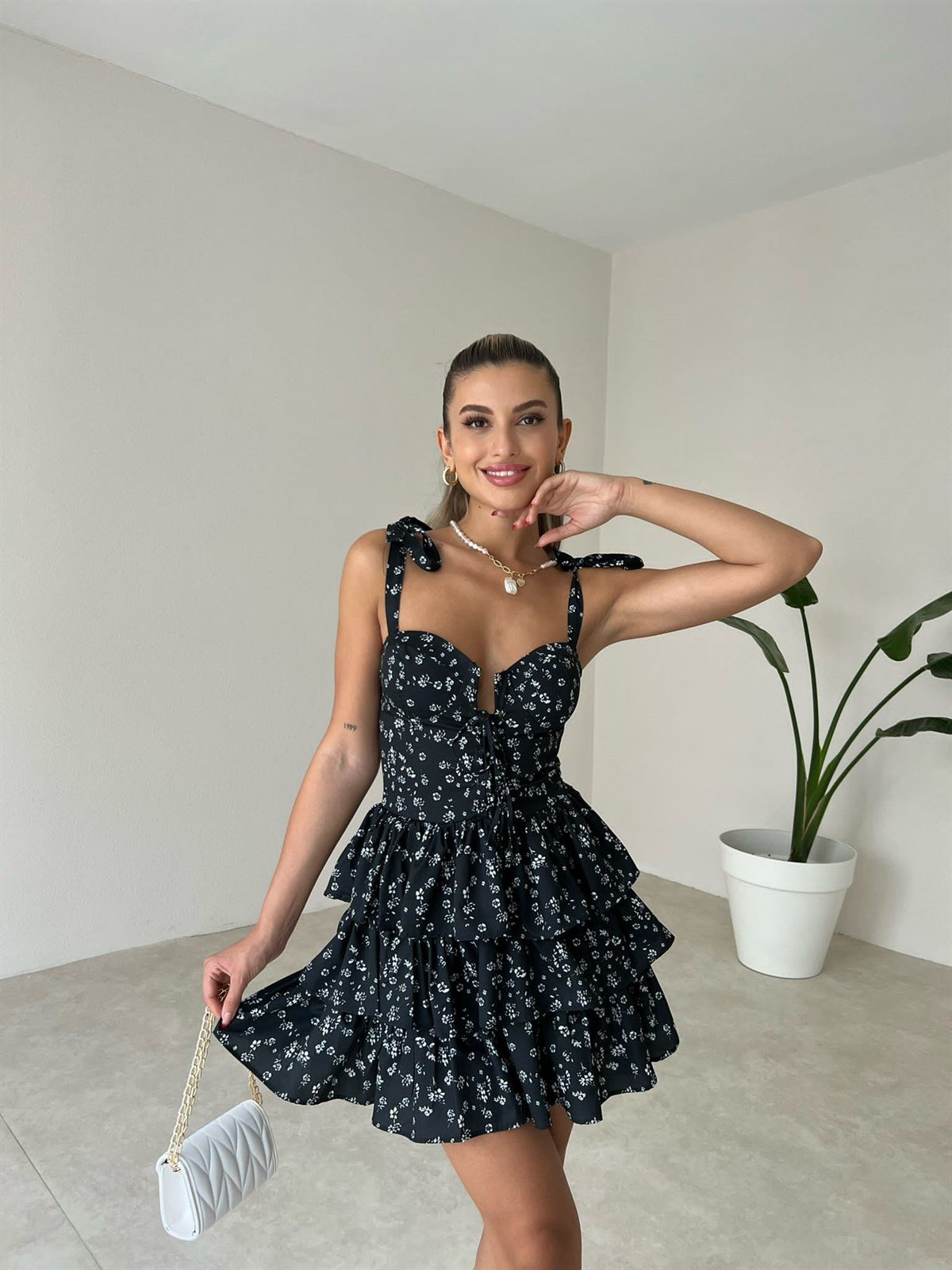 Etek Kat Kat Göğüs Bağlamalı Elbise - SİYAH