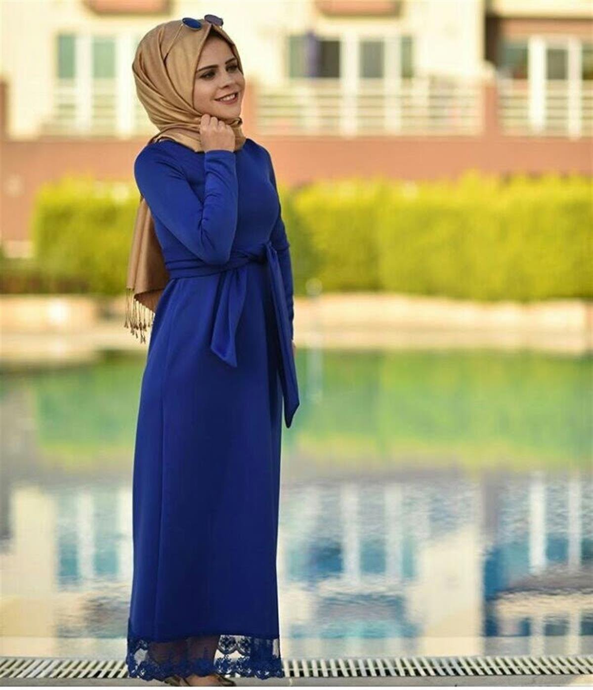 Etek Ucu Dantel Detaylı Maxi Boy Kemerli Uzun Kol Elbise - SAKS MAVİ