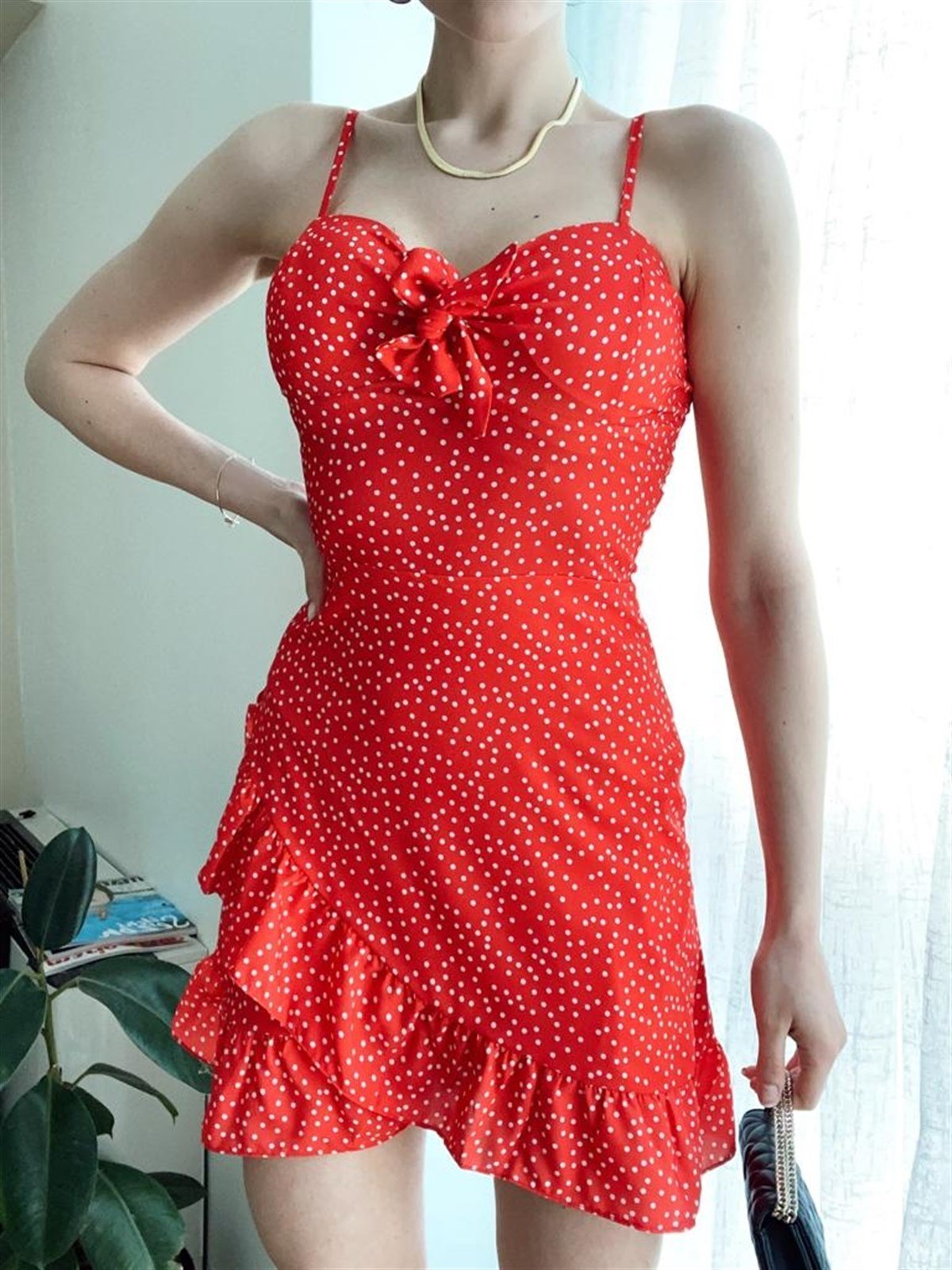 Göğüs Bağlama Detay Puantiyeli Gisele Elbise - KIRMIZI