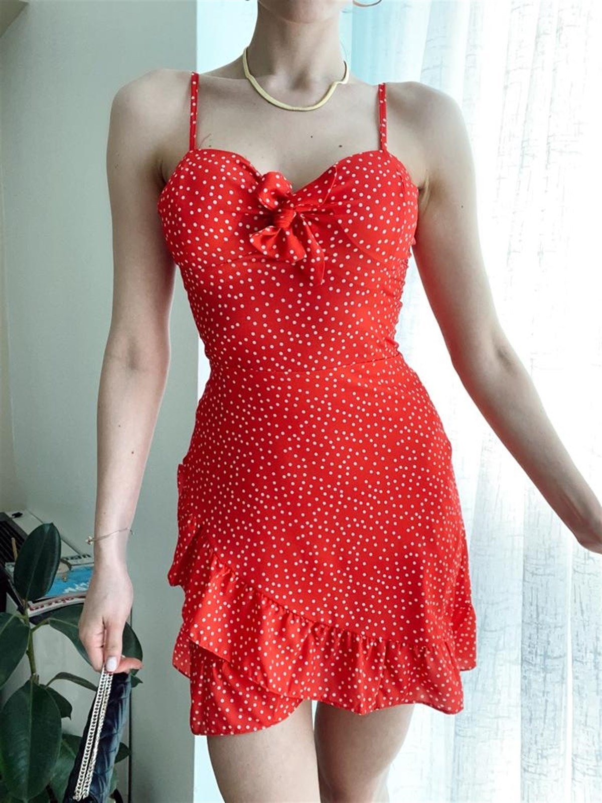 Göğüs Bağlama Detay Puantiyeli Gisele Elbise - KIRMIZI