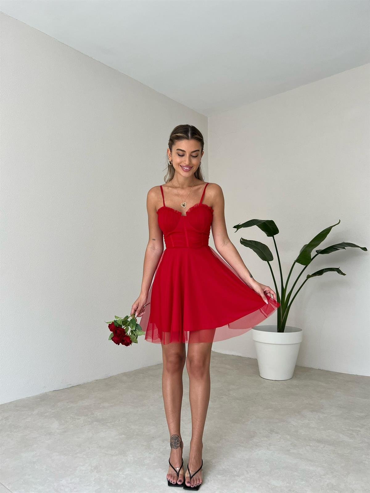 Göğüs Detay Tül Kumaş Elbise - KIRMIZI