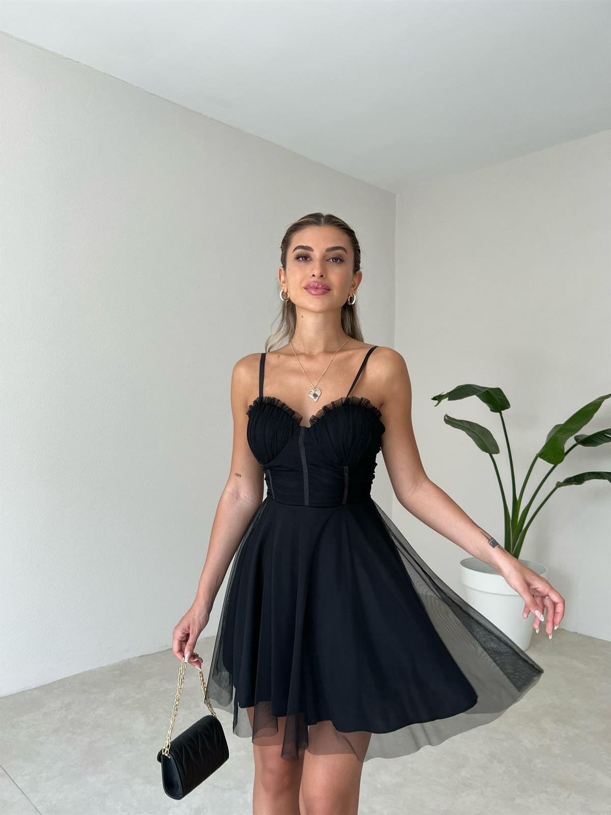 Göğüs Detay Tül Kumaş Elbise - SİYAH