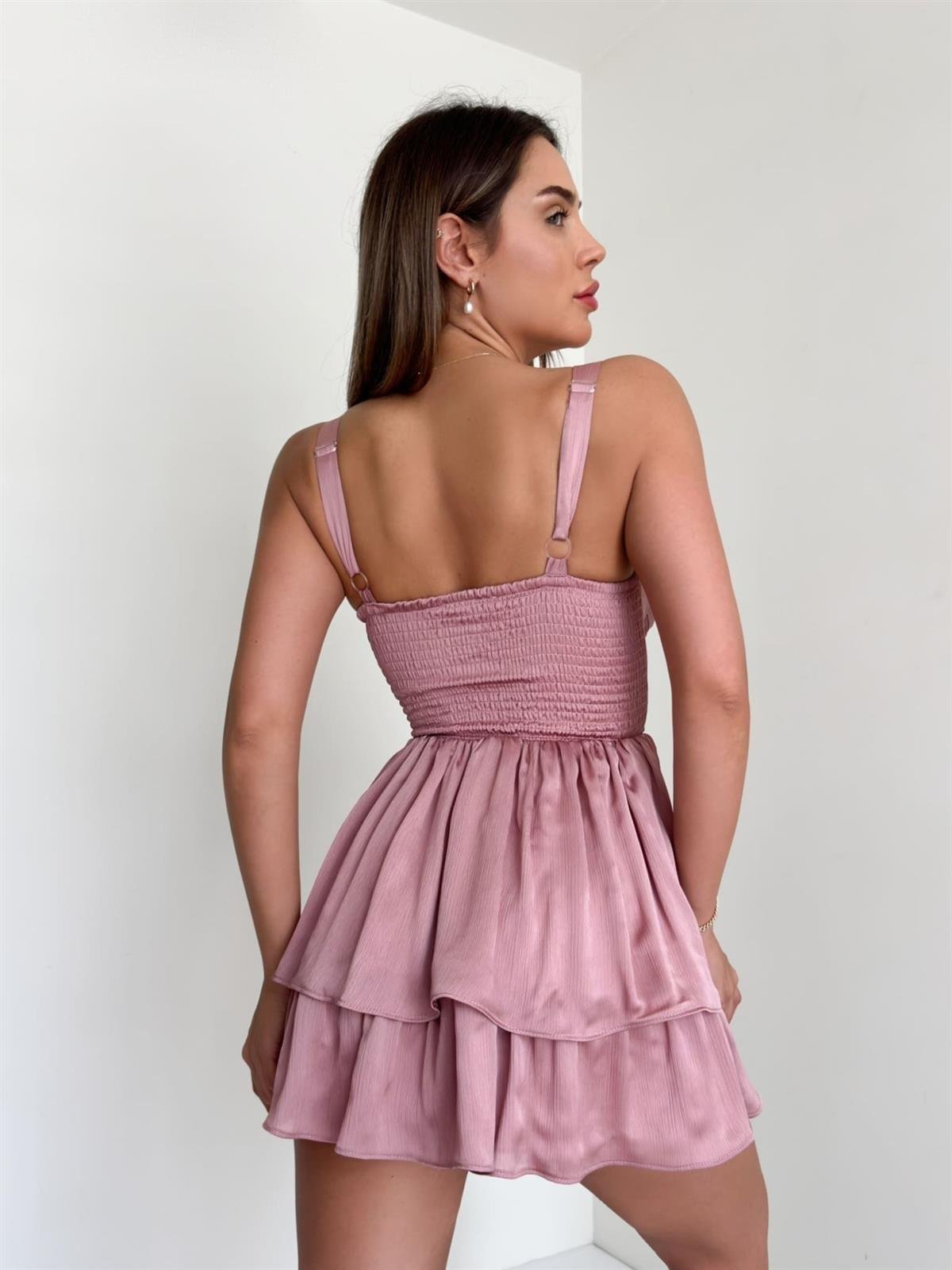 Göğüs Detaylı Kalın Askılı Sırt Dekolteli Mini Elbise - TOZ PEMBE