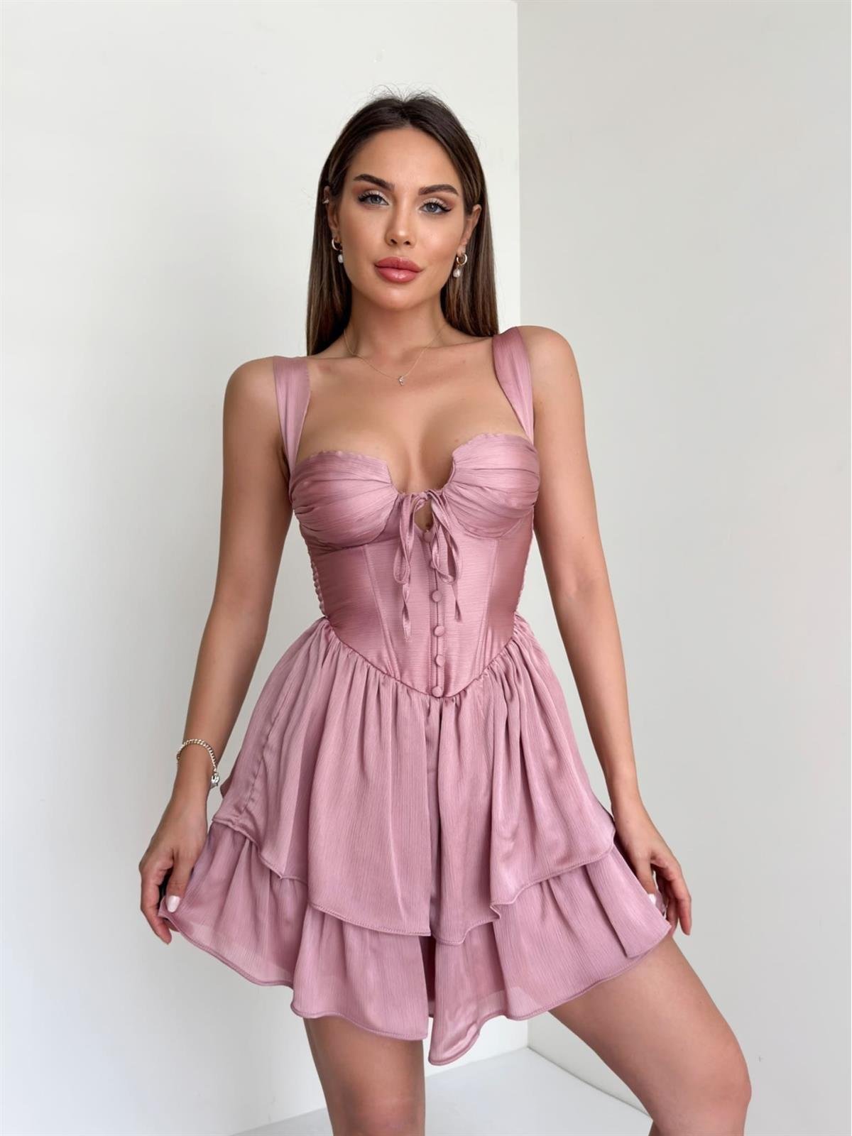 Göğüs Detaylı Kalın Askılı Sırt Dekolteli Mini Elbise - TOZ PEMBE