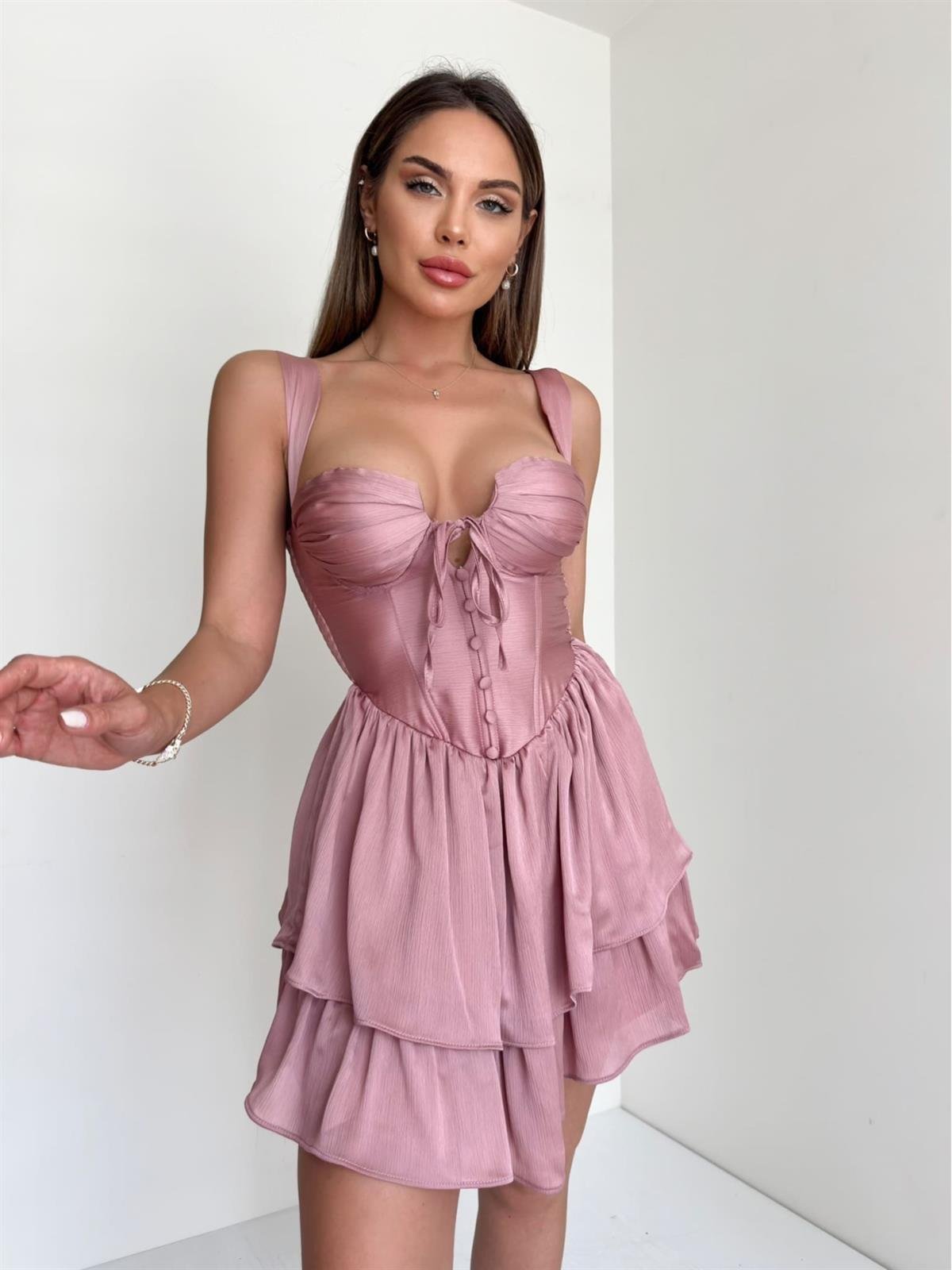 Göğüs Detaylı Kalın Askılı Sırt Dekolteli Mini Elbise - TOZ PEMBE