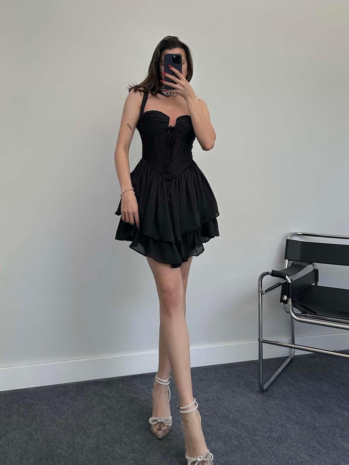 Göğüs Detaylı Kalın Askılı Sırt Dekolteli Mini Elbise - SİYAH