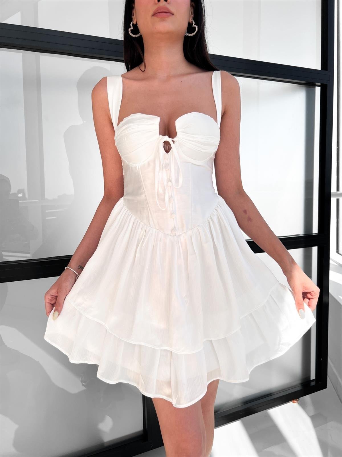 Göğüs Detaylı Kalın Askılı Sırt Dekolteli Mini Elbise - BEYAZ