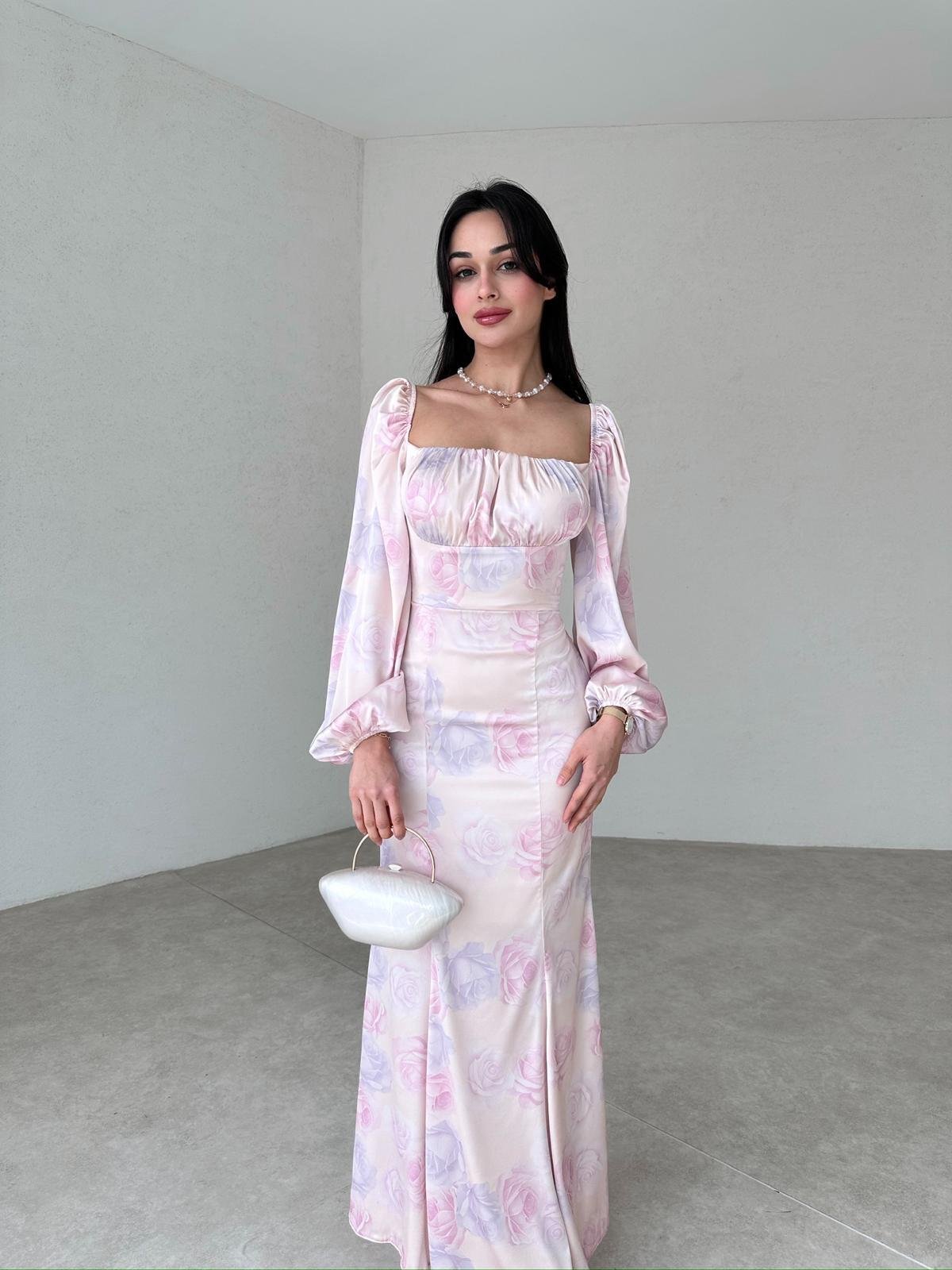 pembe pastel çiçek desenli maxi boy saten elbise – göğüs drape – butikimbutik