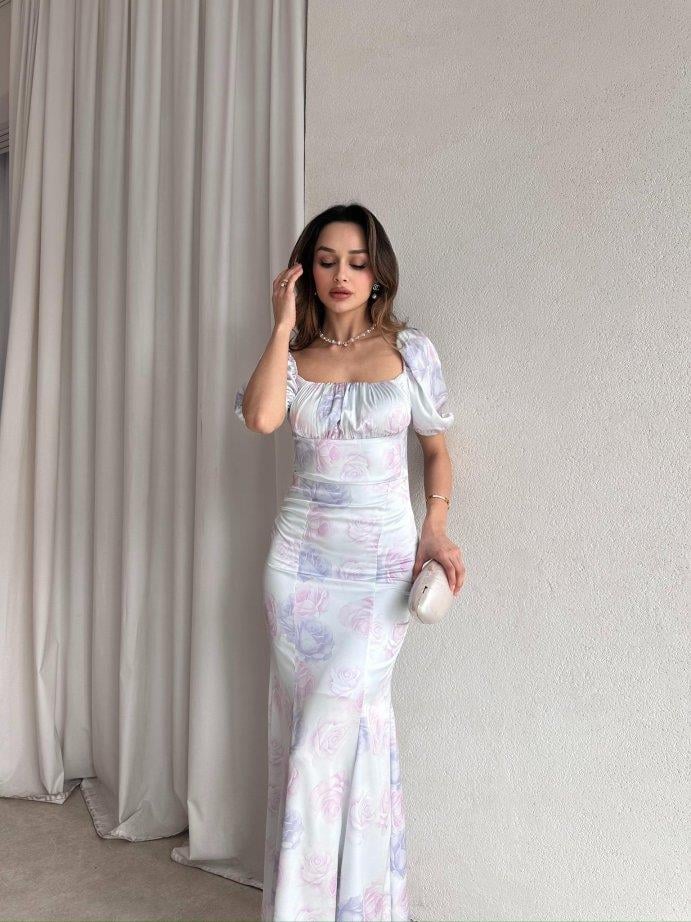 Göğüs Drape Pastel Çiçek Desenli Maxi Boy Saten Elbise Kısa Kol - MAVİ