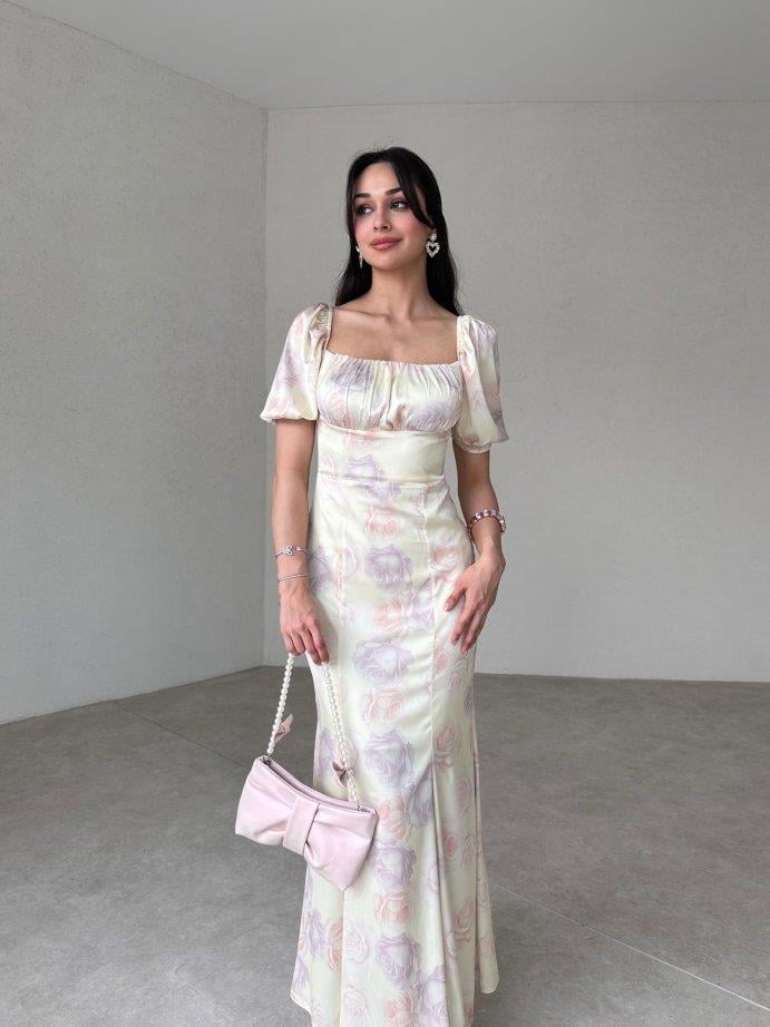 Göğüs Drape Pastel Çiçek Desenli Maxi Boy Saten Elbise Kısa Kol - SARI