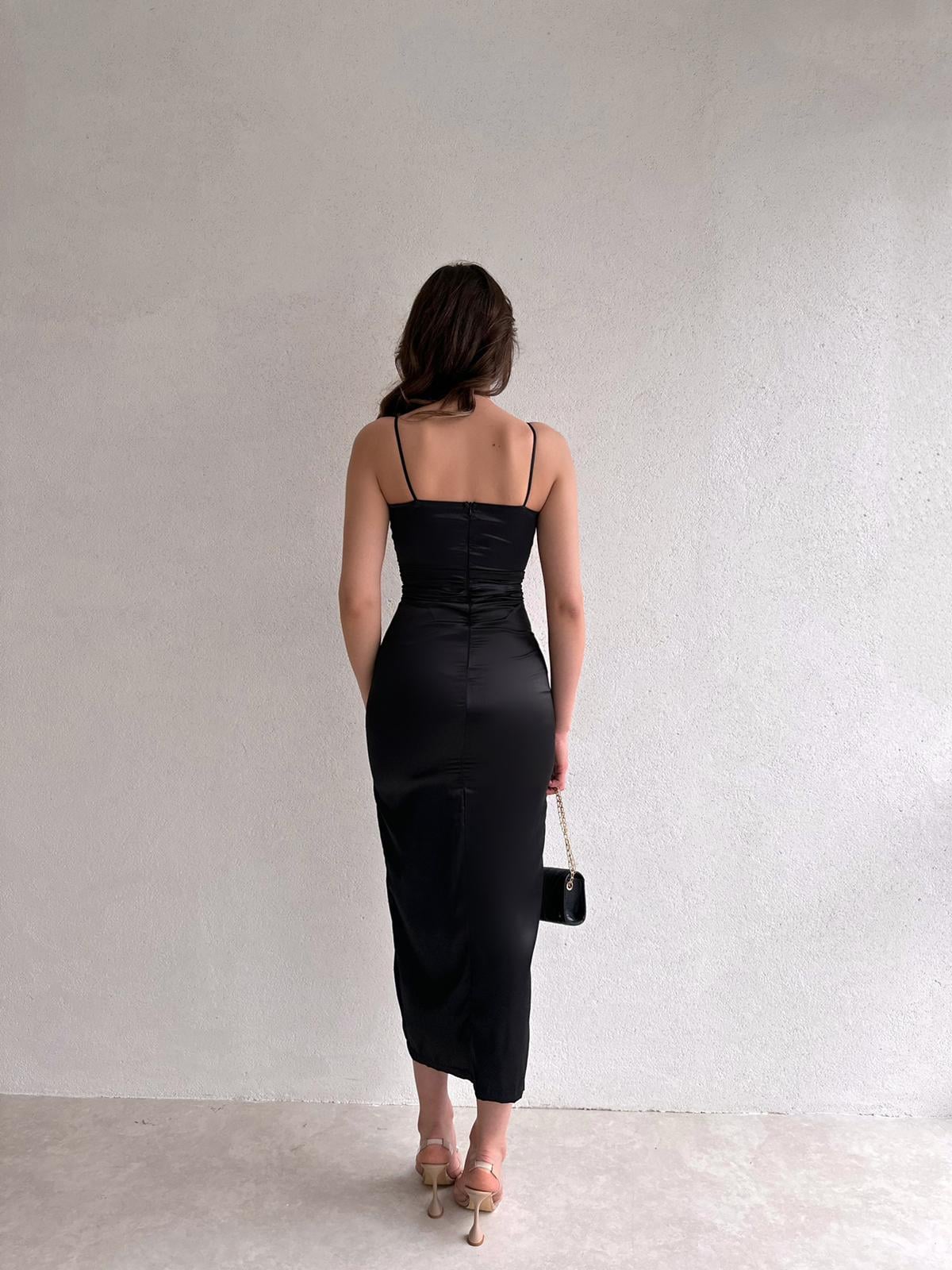 Göğüs Drapeli İnce Askılı Saten Elbise - SİYAH