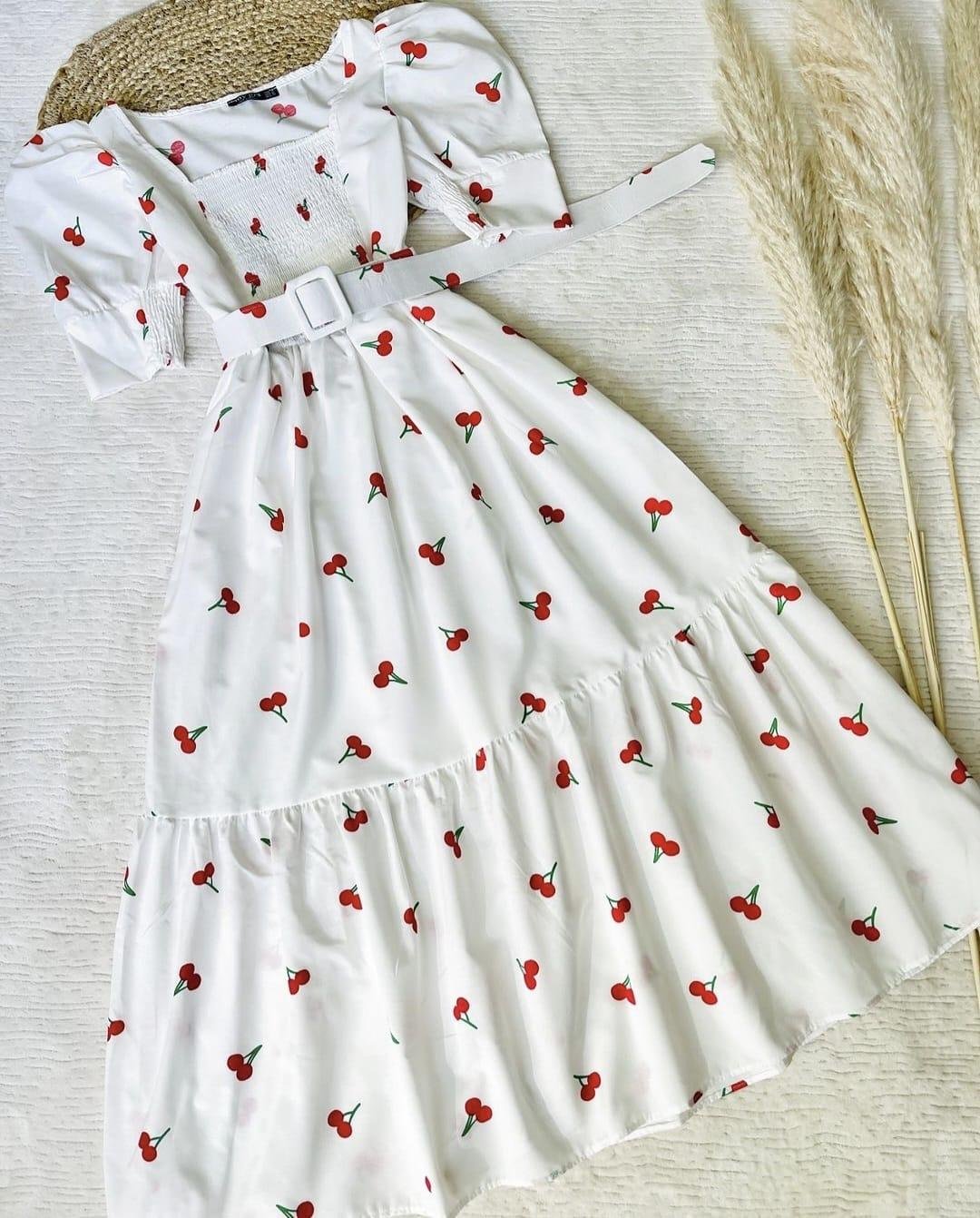 Göğüs Gipeli Balon Kol Kiraz Desenli Kare Yaka Kemerli Midi Boy Elbise