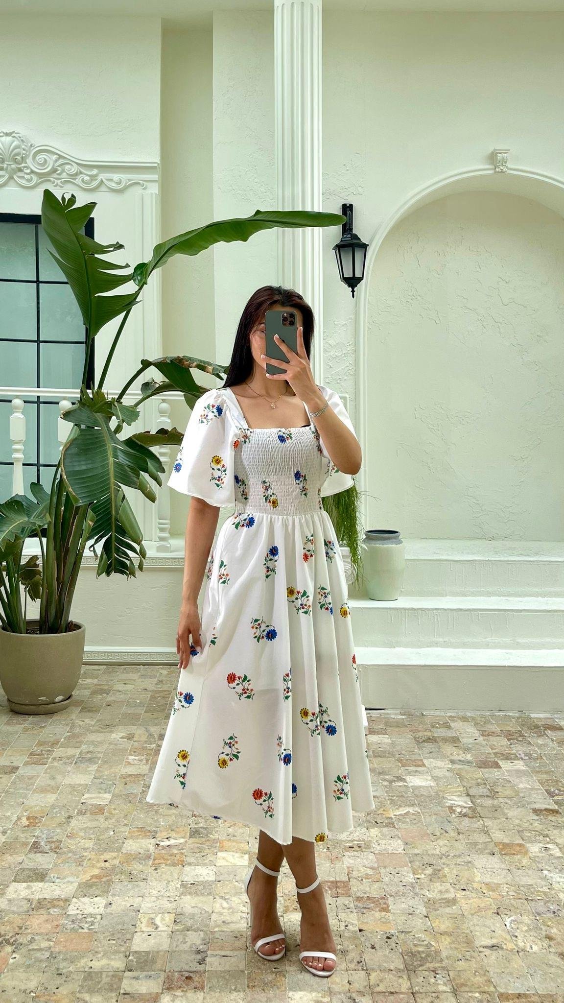 Göğüs Gipeli Renkli Çiçek Desenli Kare Yaka Midi Boy Elbise